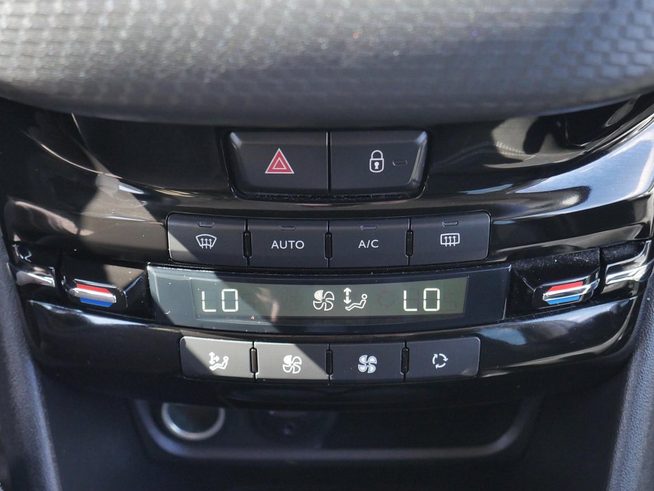 Peugeot 2008 1.2i 