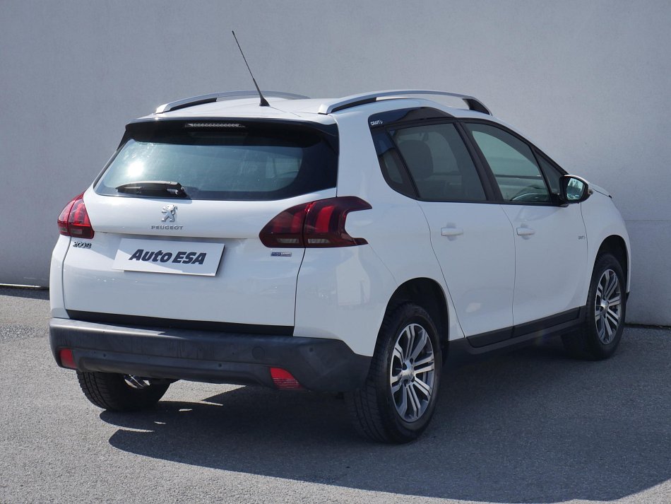 Peugeot 2008 1.2i 