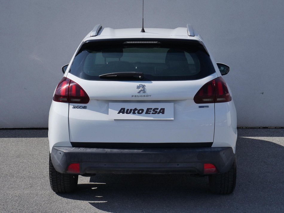 Peugeot 2008 1.2i 