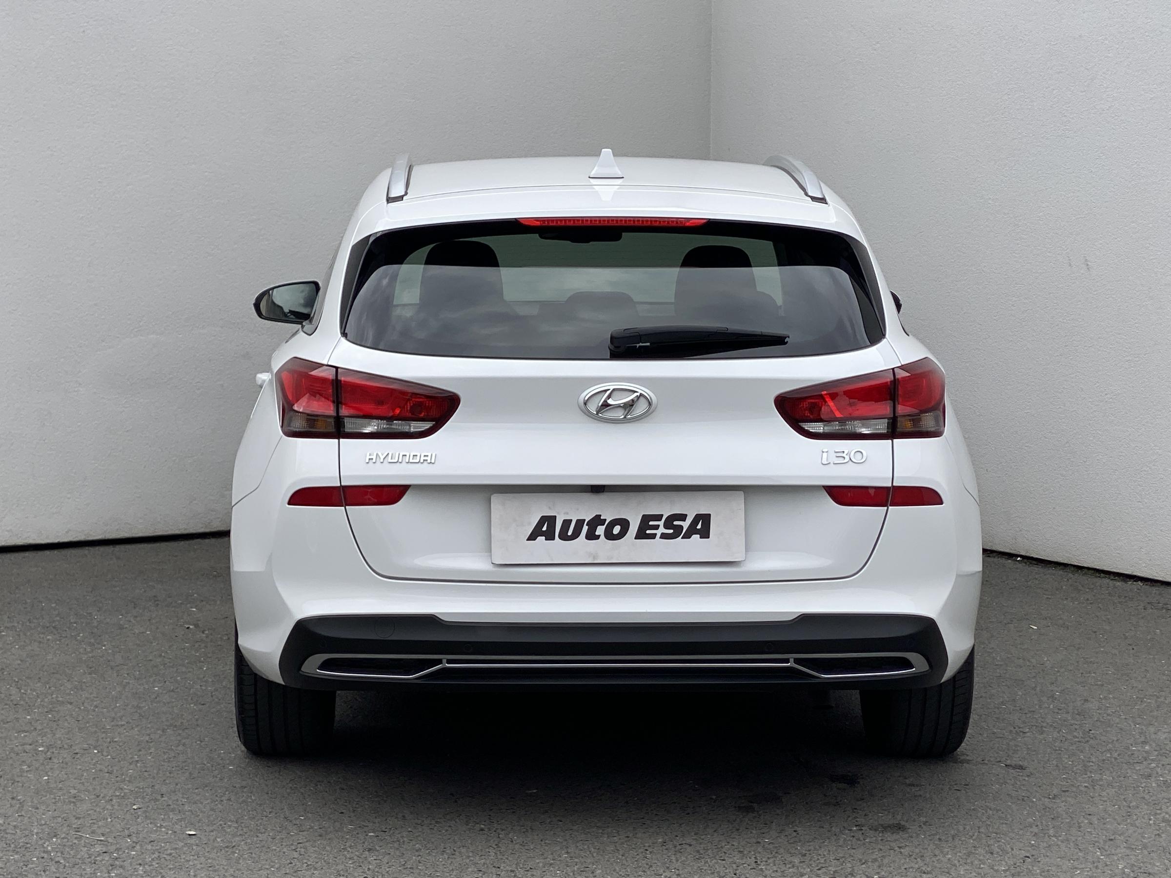 Hyundai i30, 2022 - pohled č. 5