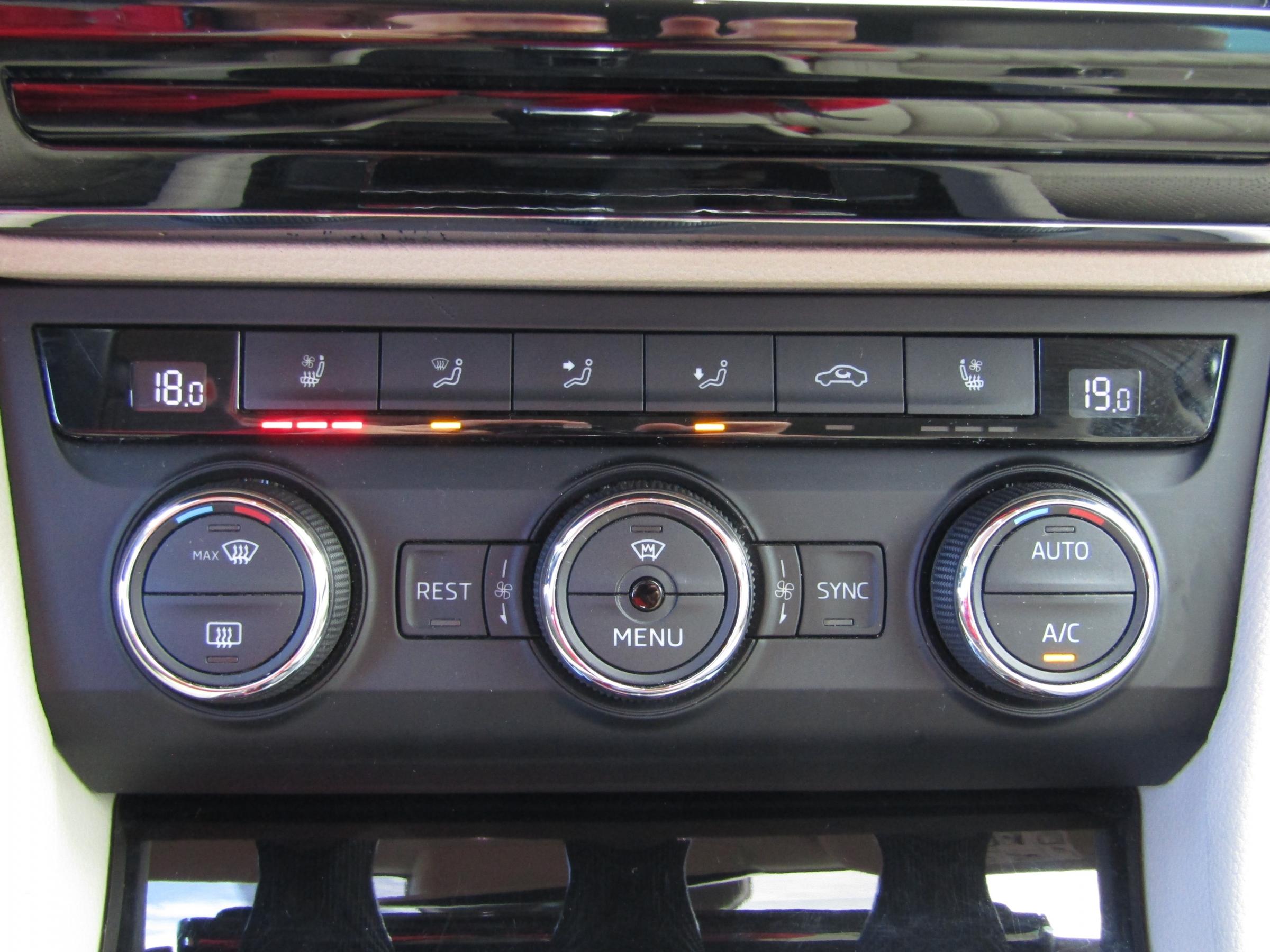 Škoda Superb, 2015 - pohled č. 16