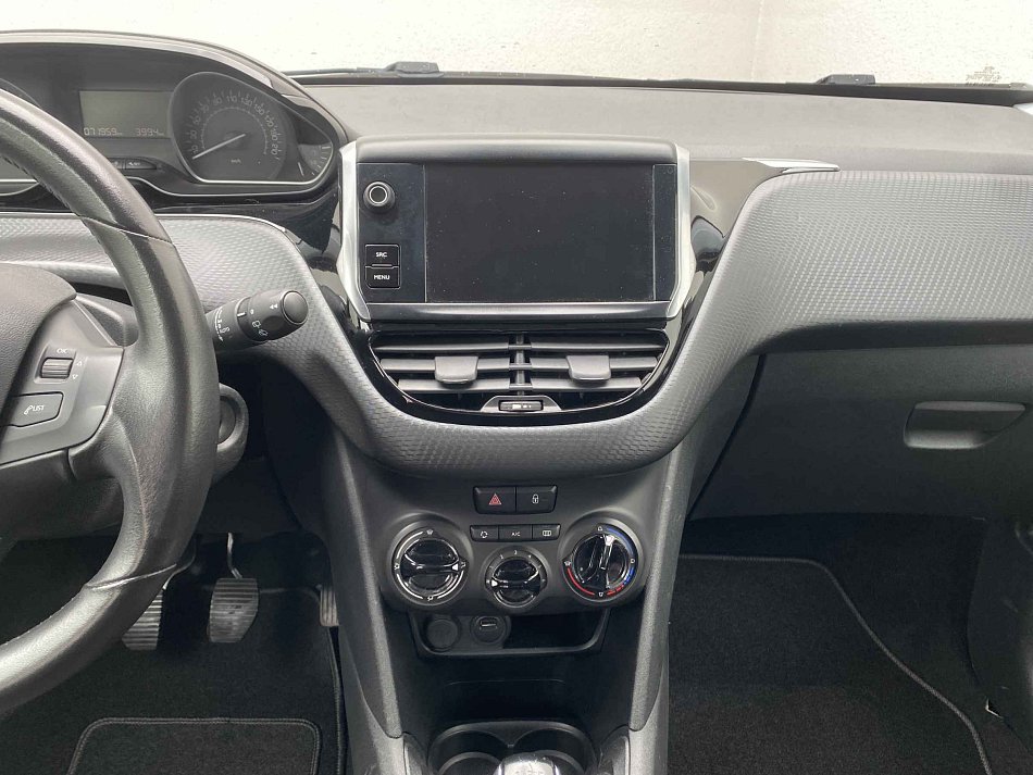 Peugeot 208 1.2PT Signature
