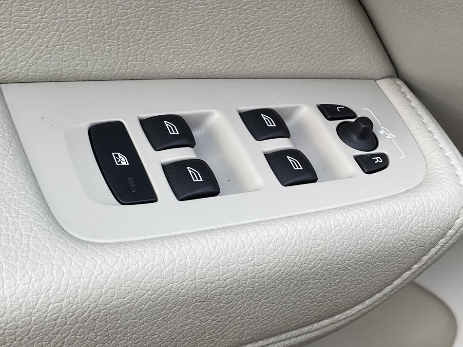 Volvo XC60 2.0 B4 Momentum AWD