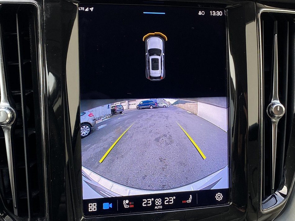 Volvo XC60 2.0 B4 Momentum AWD