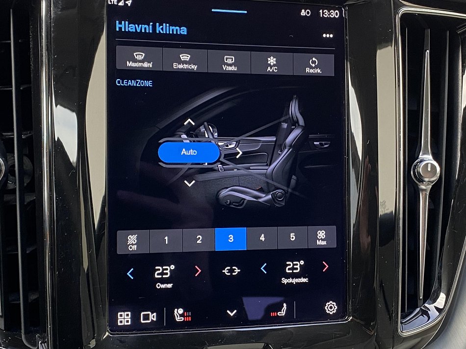 Volvo XC60 2.0 B4 Momentum AWD