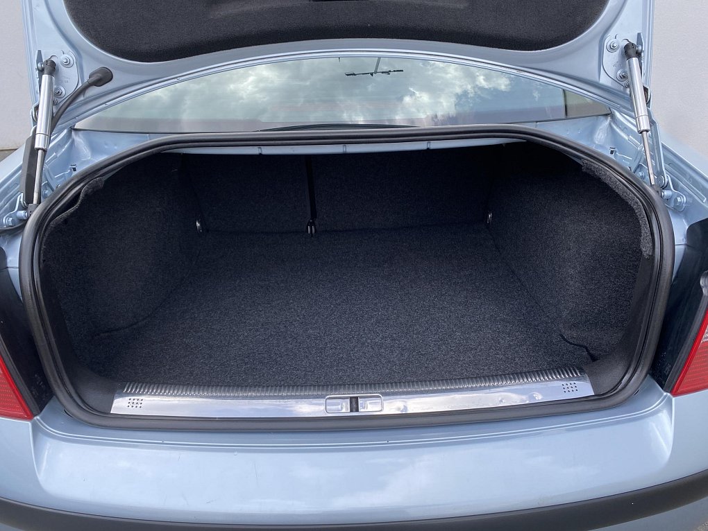 Volkswagen Passat 1.6 i 