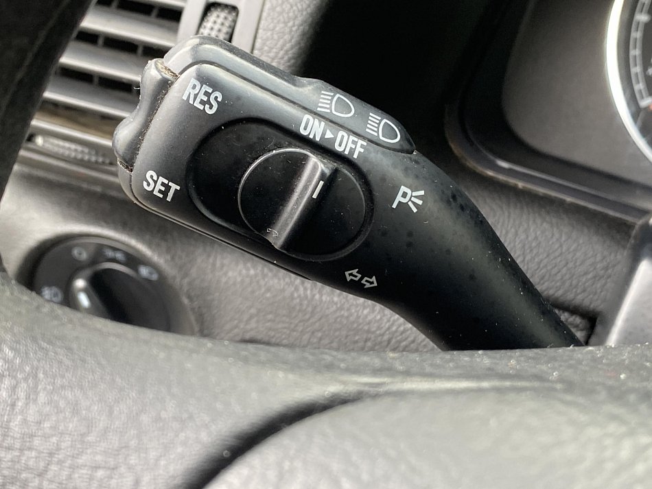 Volkswagen Passat 1.6 i 