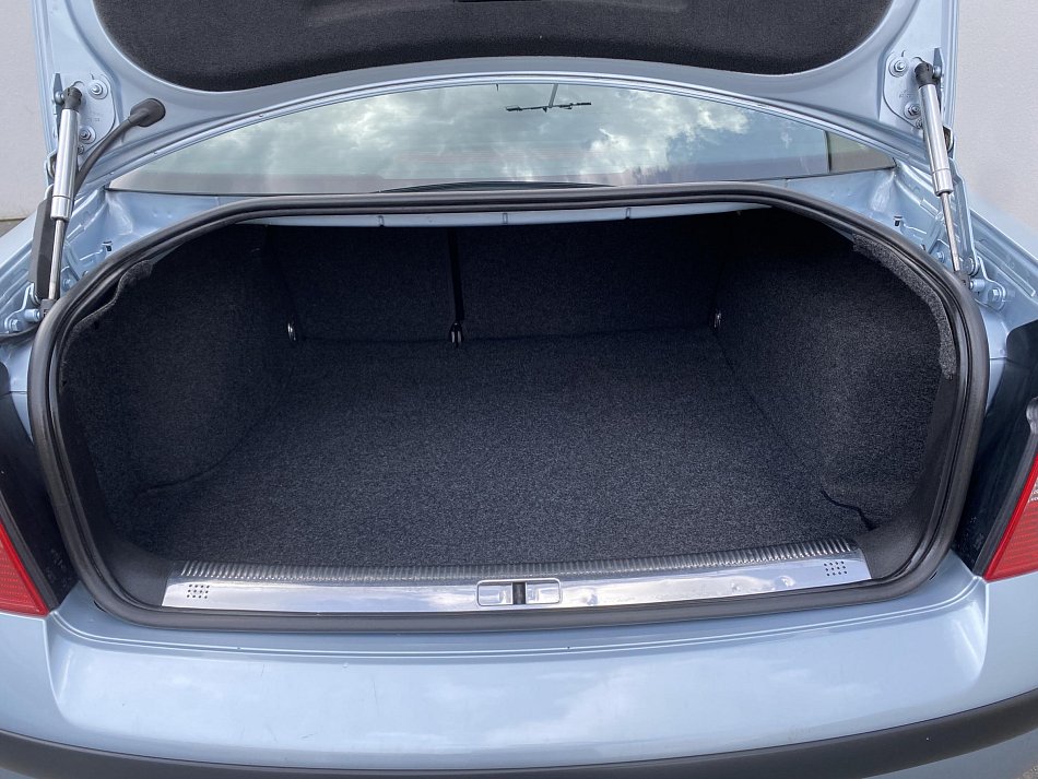 Volkswagen Passat 1.6 i 
