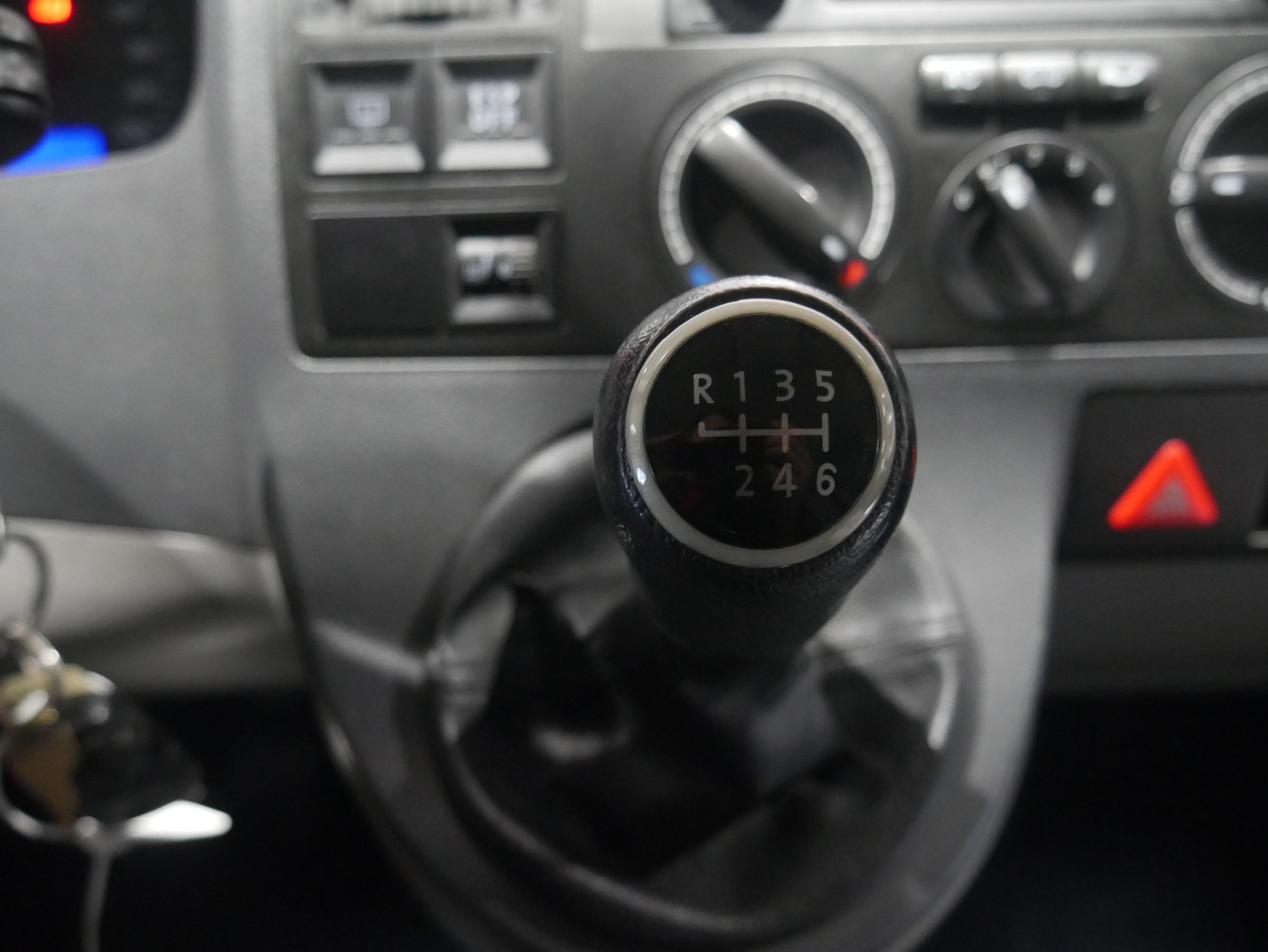 Volkswagen Transporter, 2007 - pohled č. 16