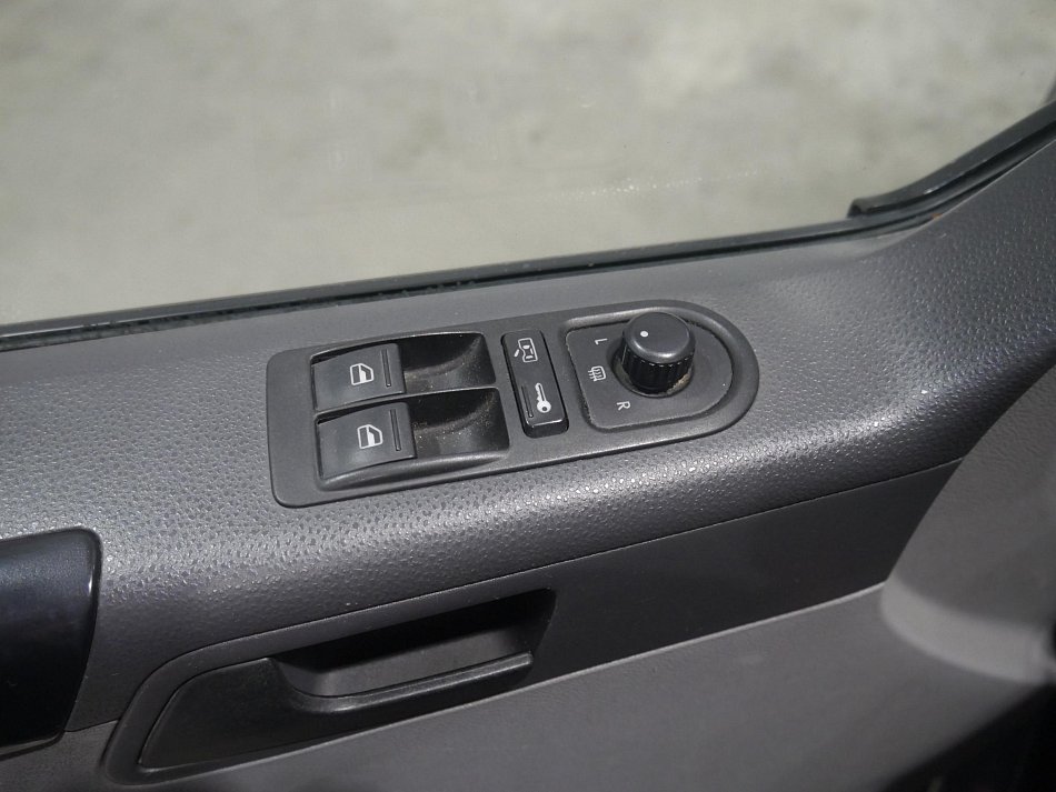 Volkswagen Transporter 2.5TDi  L2 9míst