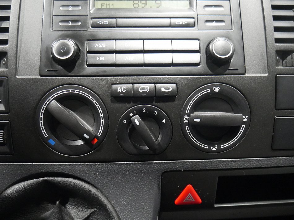 Volkswagen Transporter 2.5TDi  L2 9míst