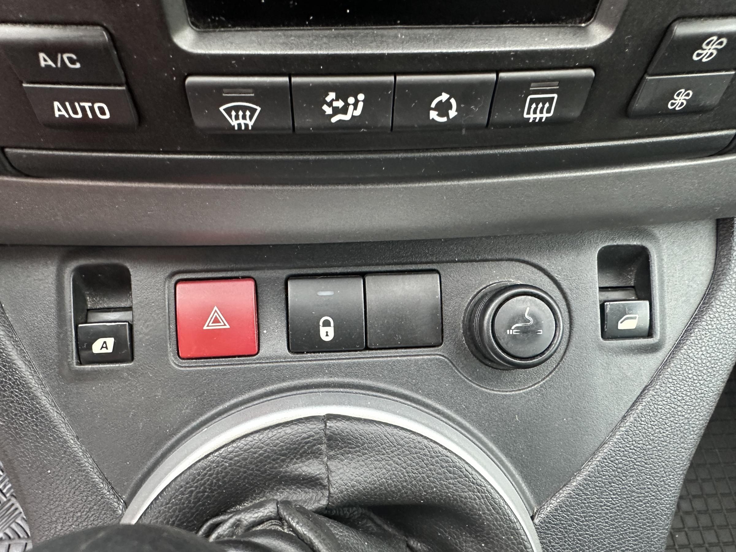 Citroën Berlingo, 2016 - pohled č. 16