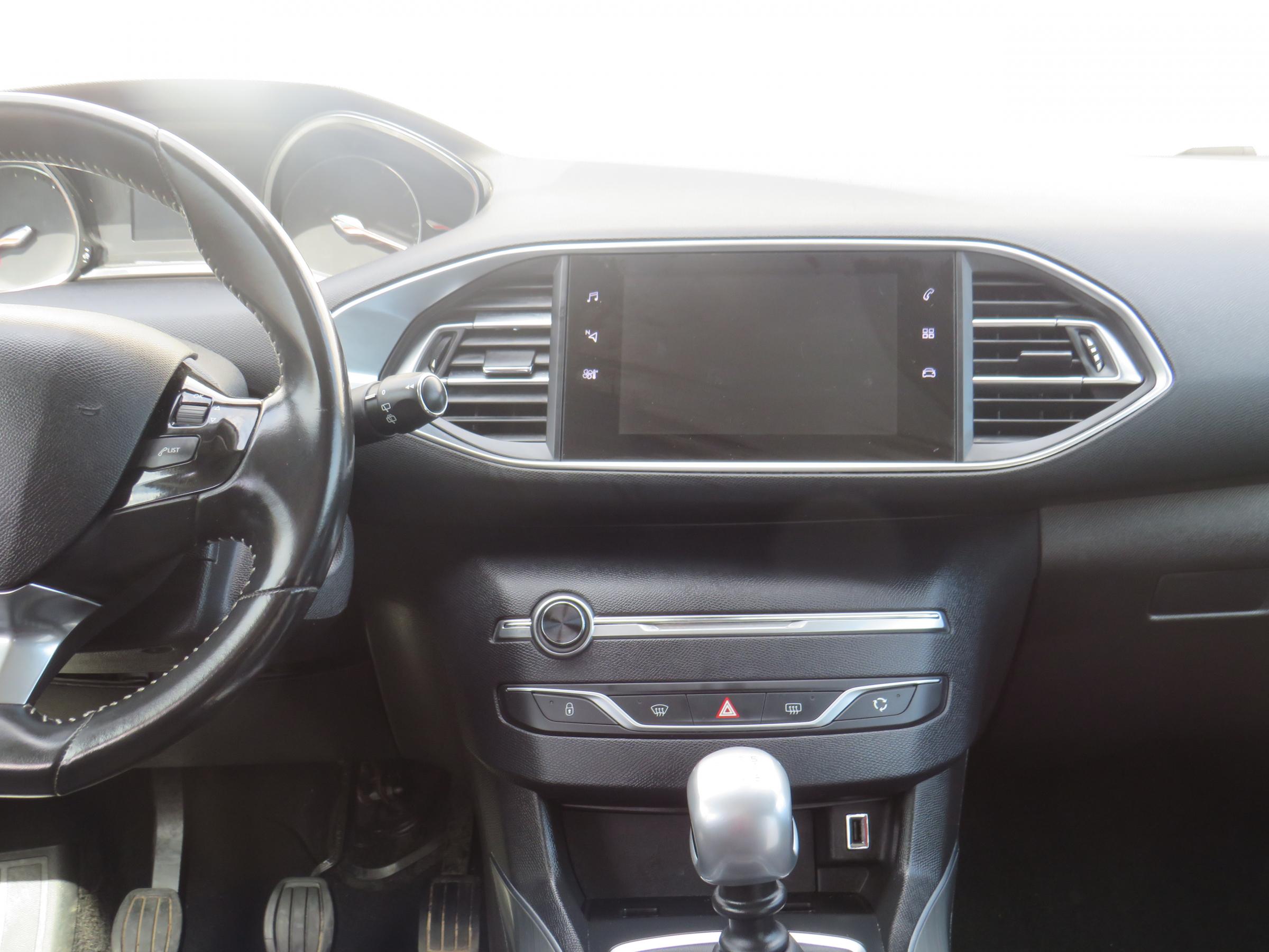 Peugeot 308, 2019 - pohled č. 10