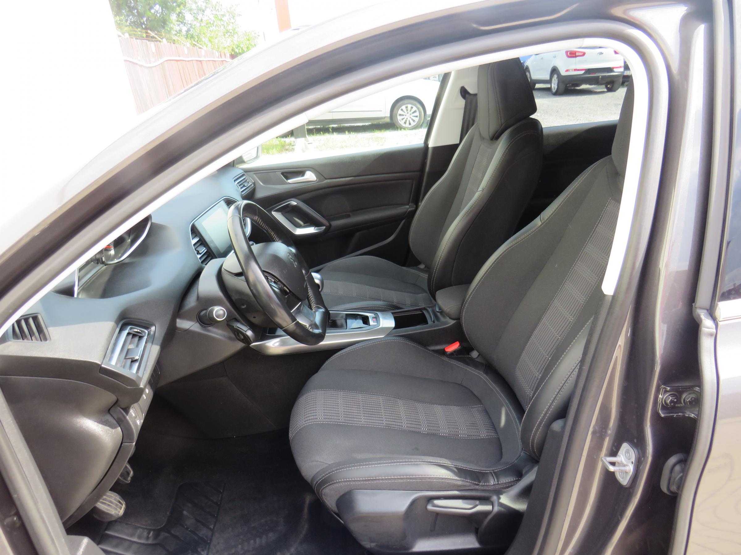 Peugeot 308, 2019 - pohled č. 11