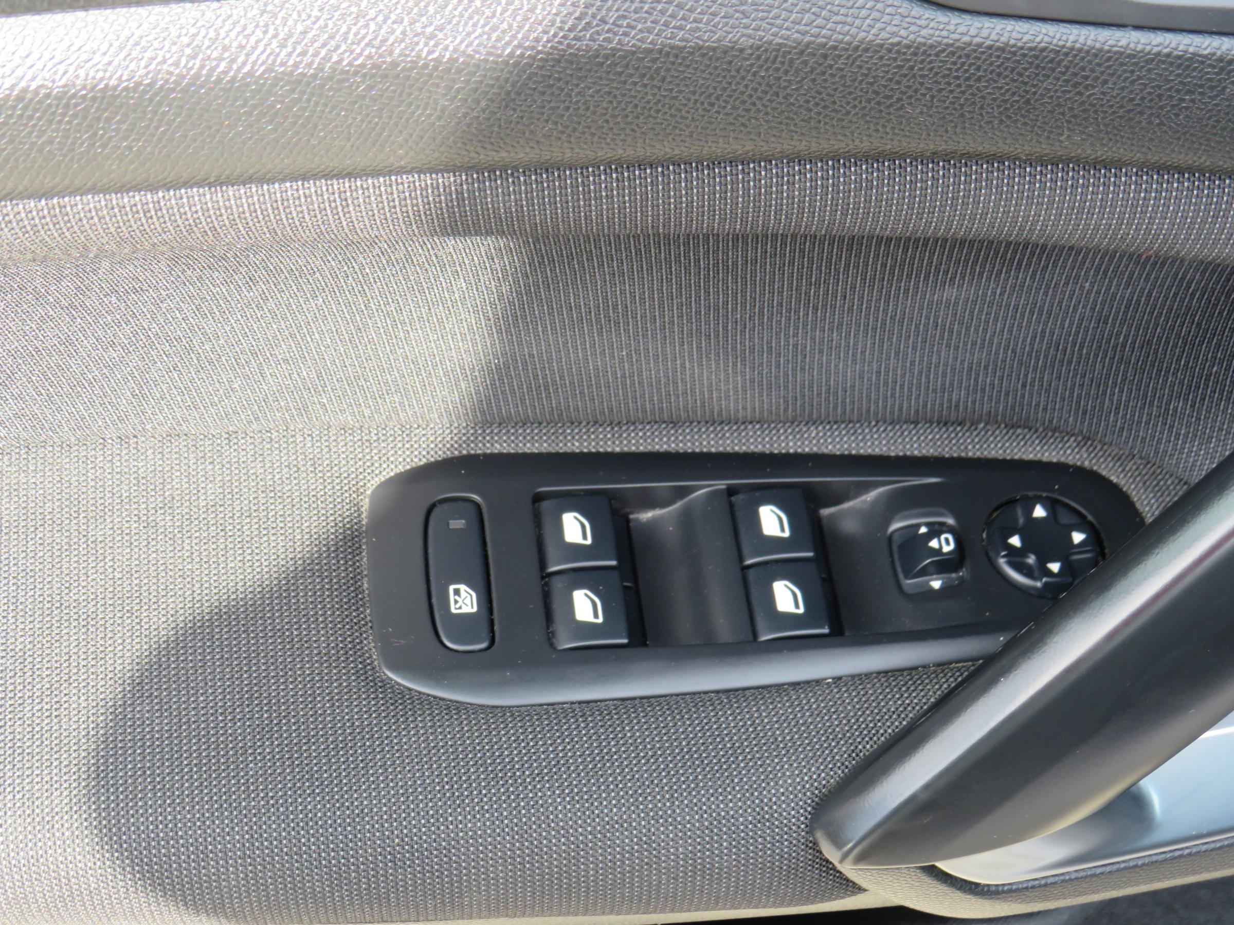 Peugeot 308, 2019 - pohled č. 13