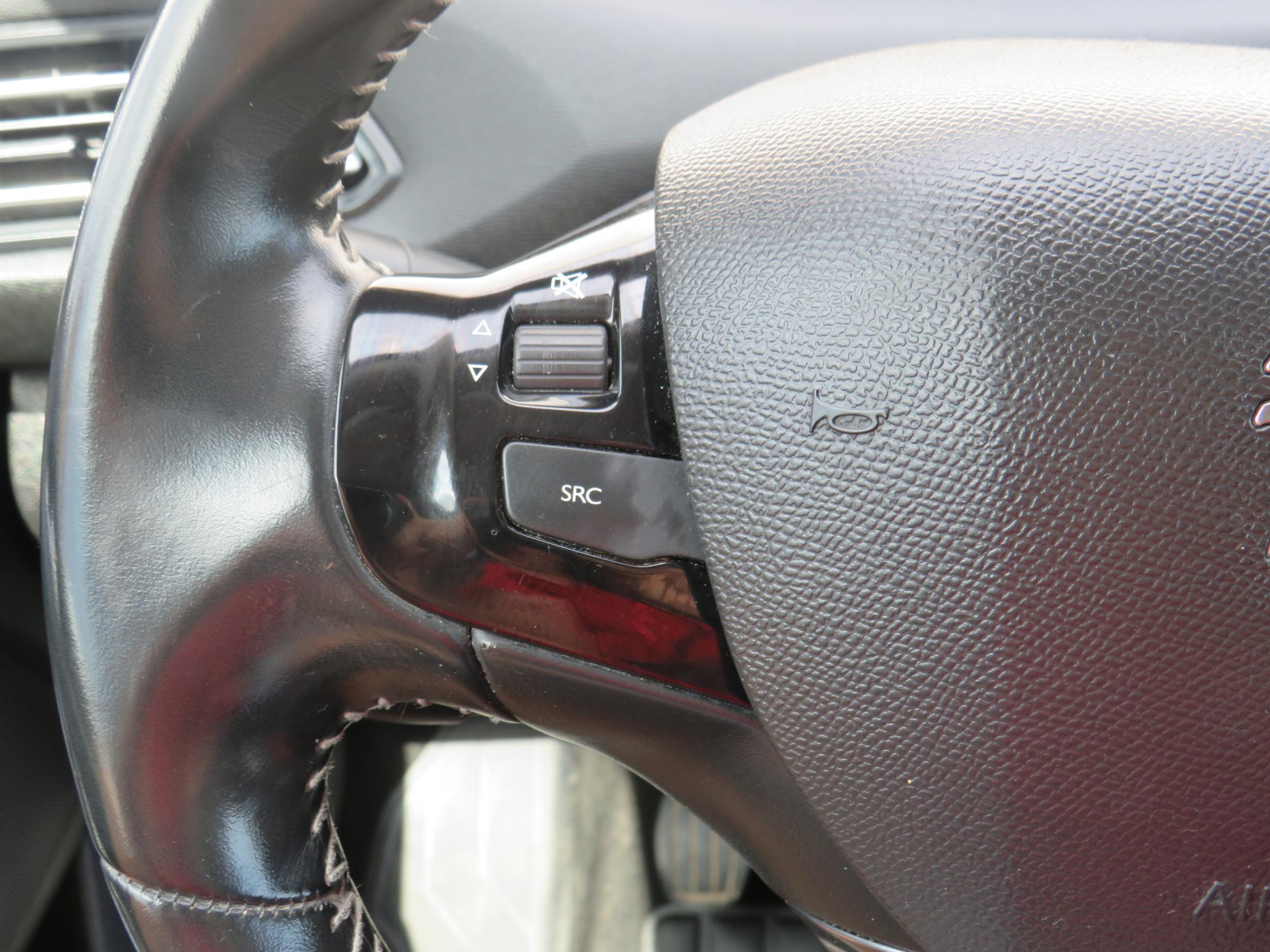 Peugeot 308, 2019 - pohled č. 21