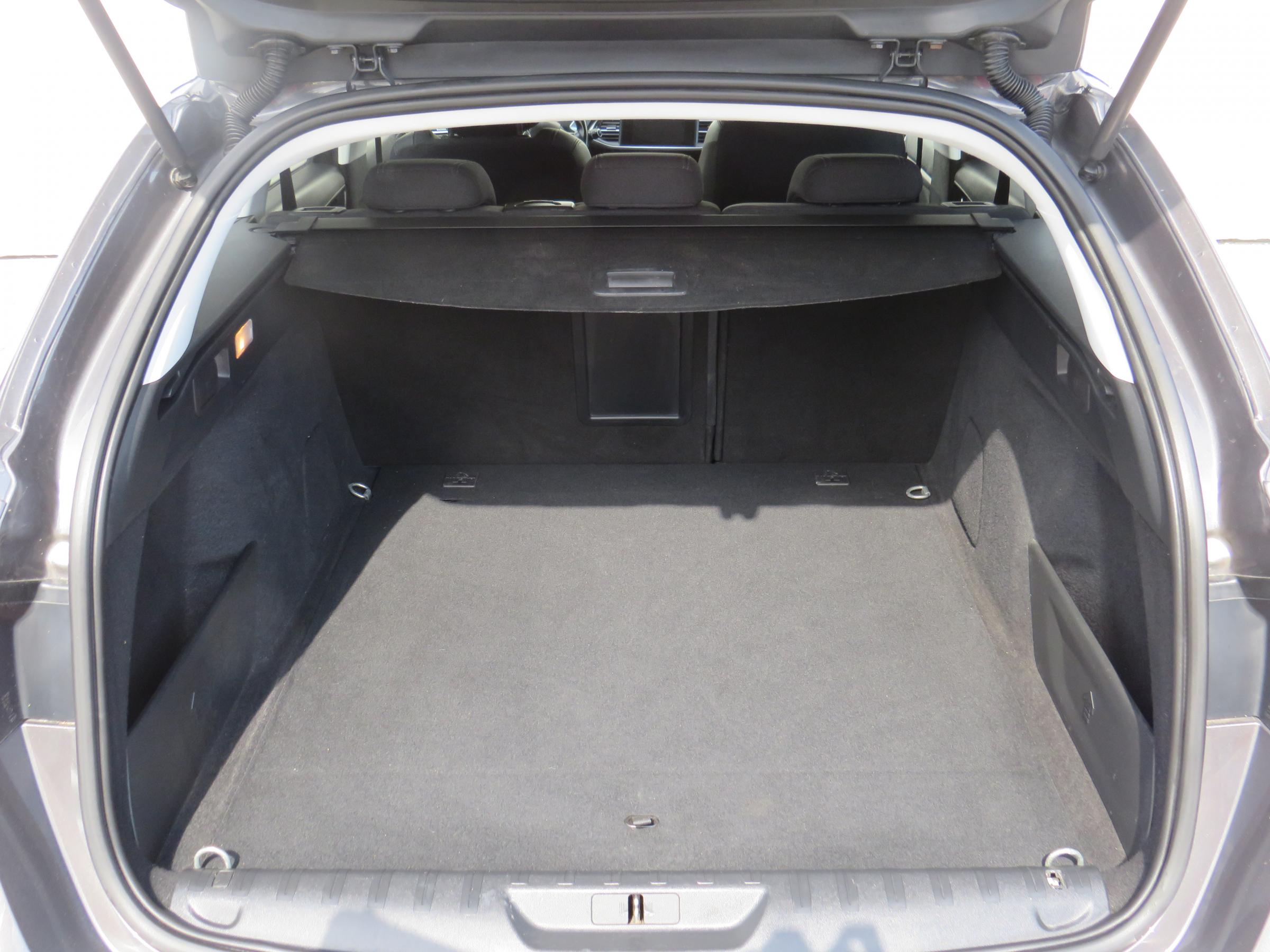 Peugeot 308, 2019 - pohled č. 8