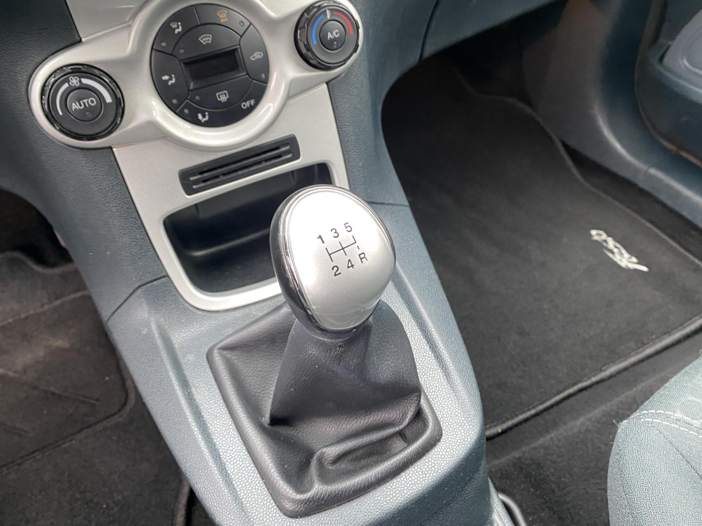 Ford Fiesta, 2010 - pohled č. 17