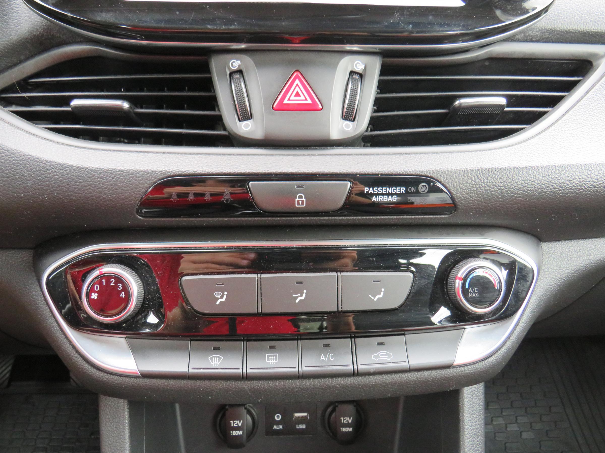 Hyundai i30, 2020 - pohled č. 16