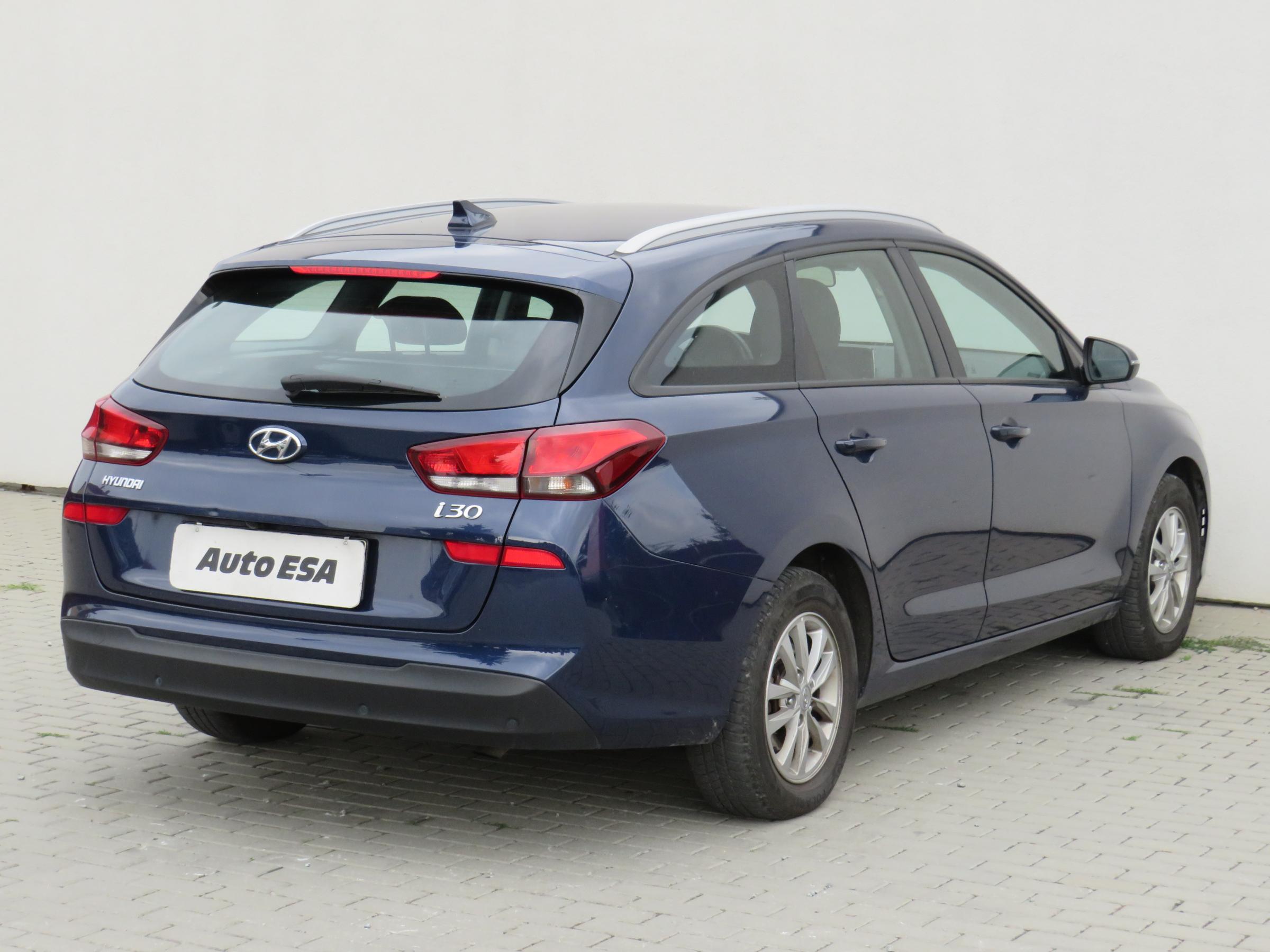 Hyundai i30, 2020 - pohled č. 4