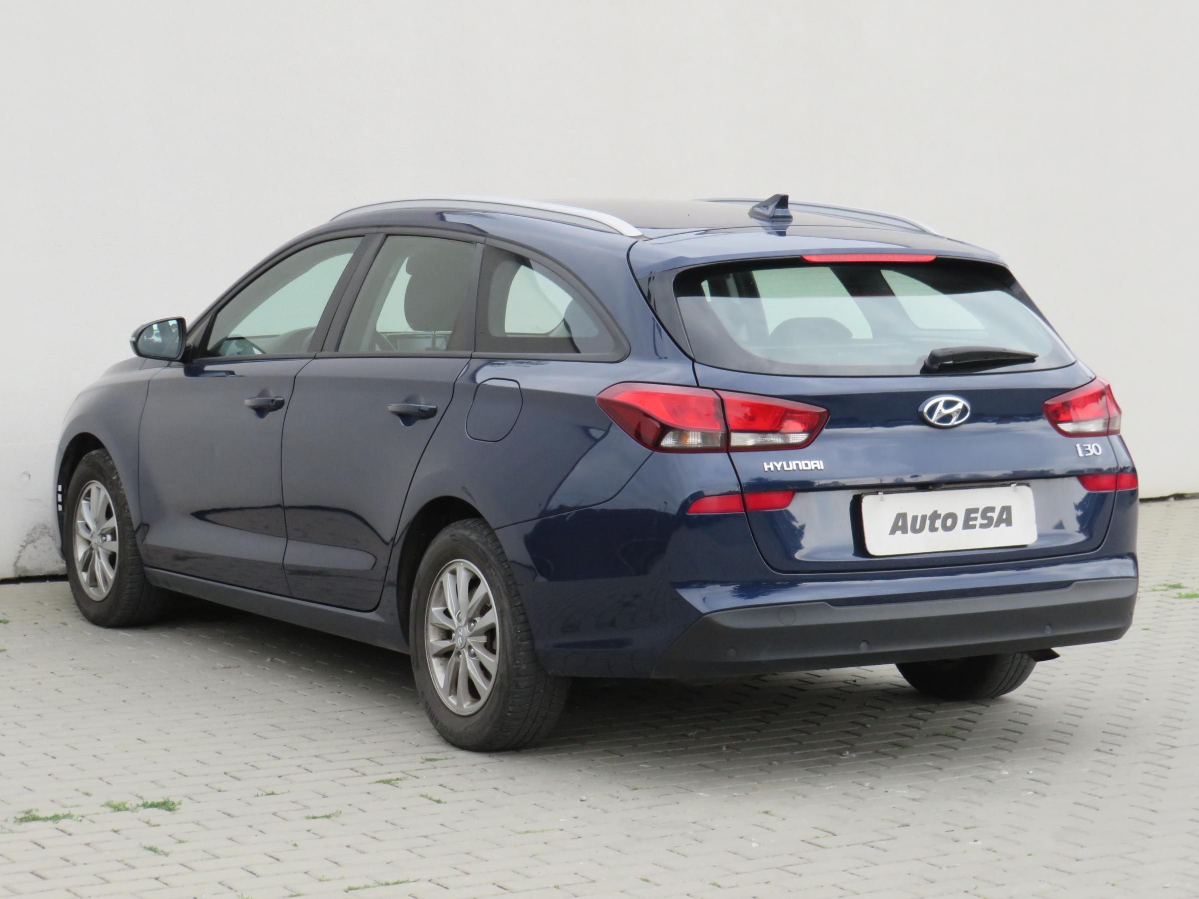 Hyundai i30, 2020 - pohled č. 6