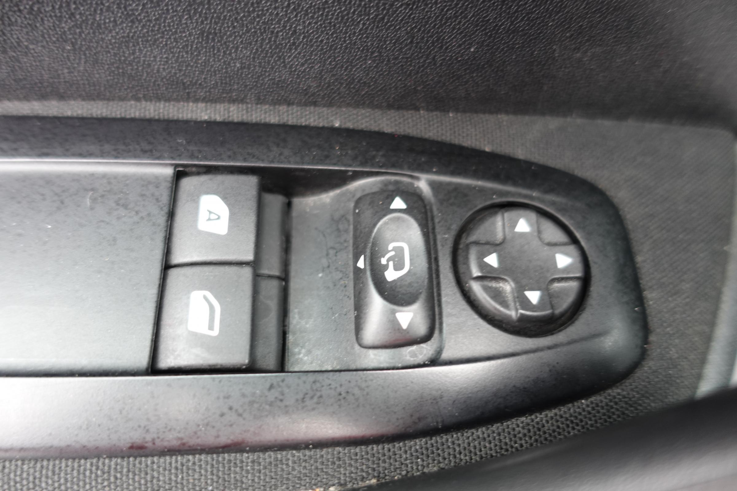 Peugeot 2008, 2016 - pohled č. 14