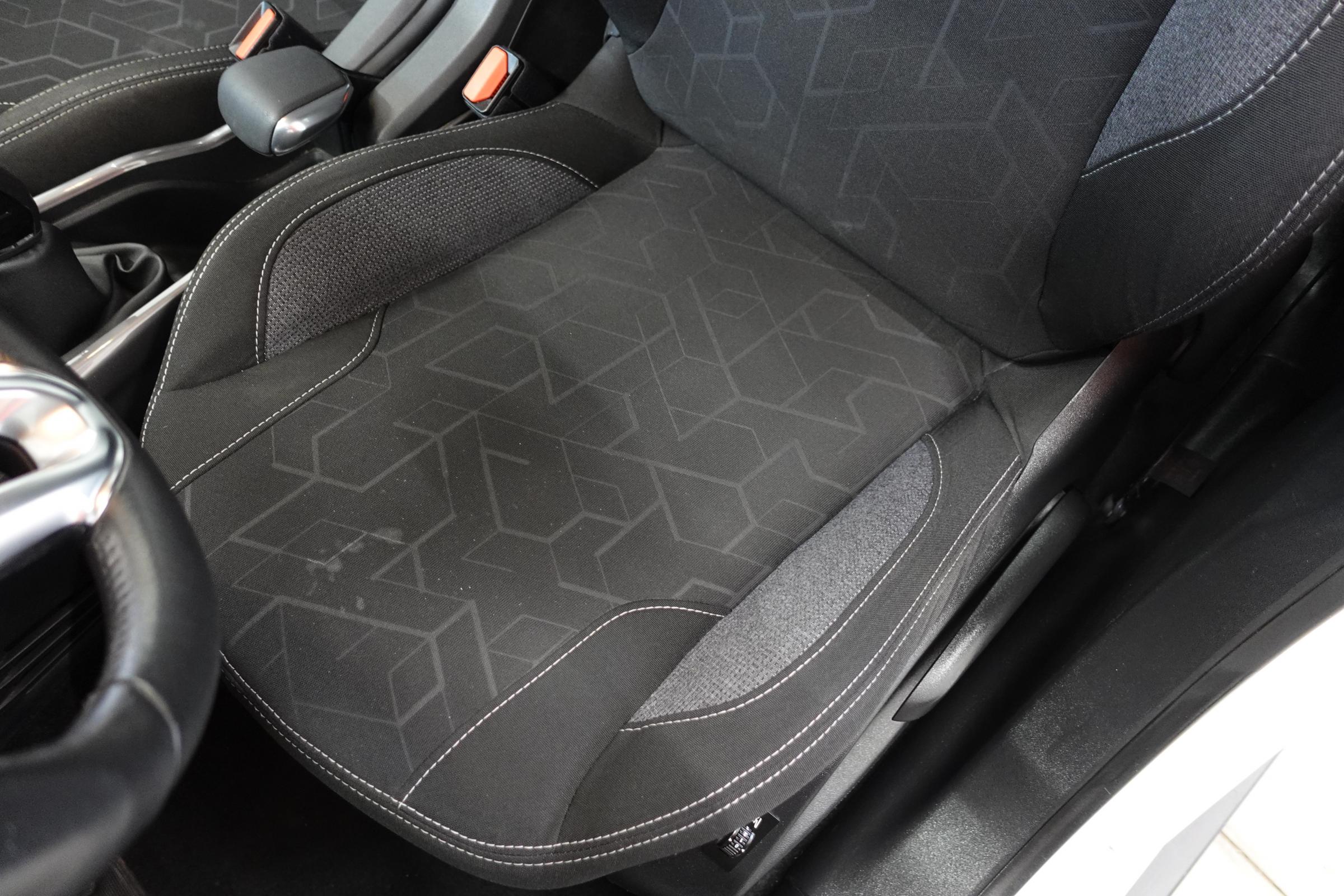 Peugeot 2008, 2016 - pohled č. 9