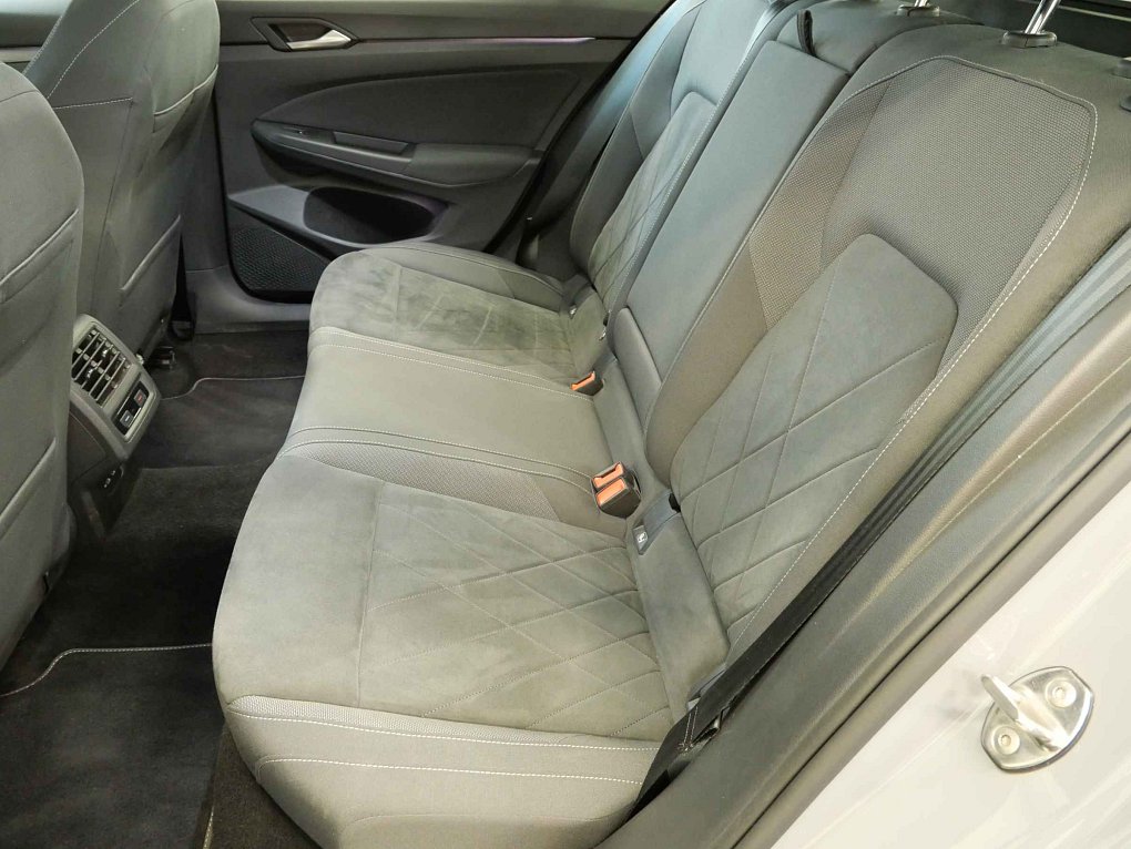 Volkswagen Golf 1.5 eTSi Style