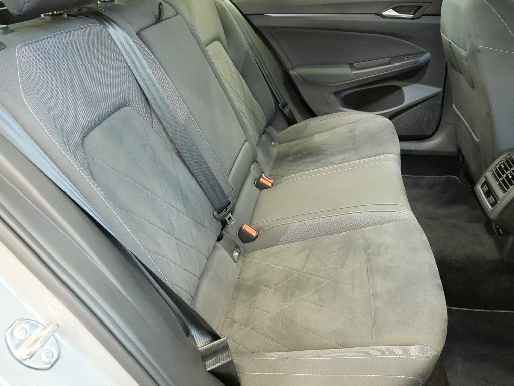 Volkswagen Golf 1.5 eTSi Style