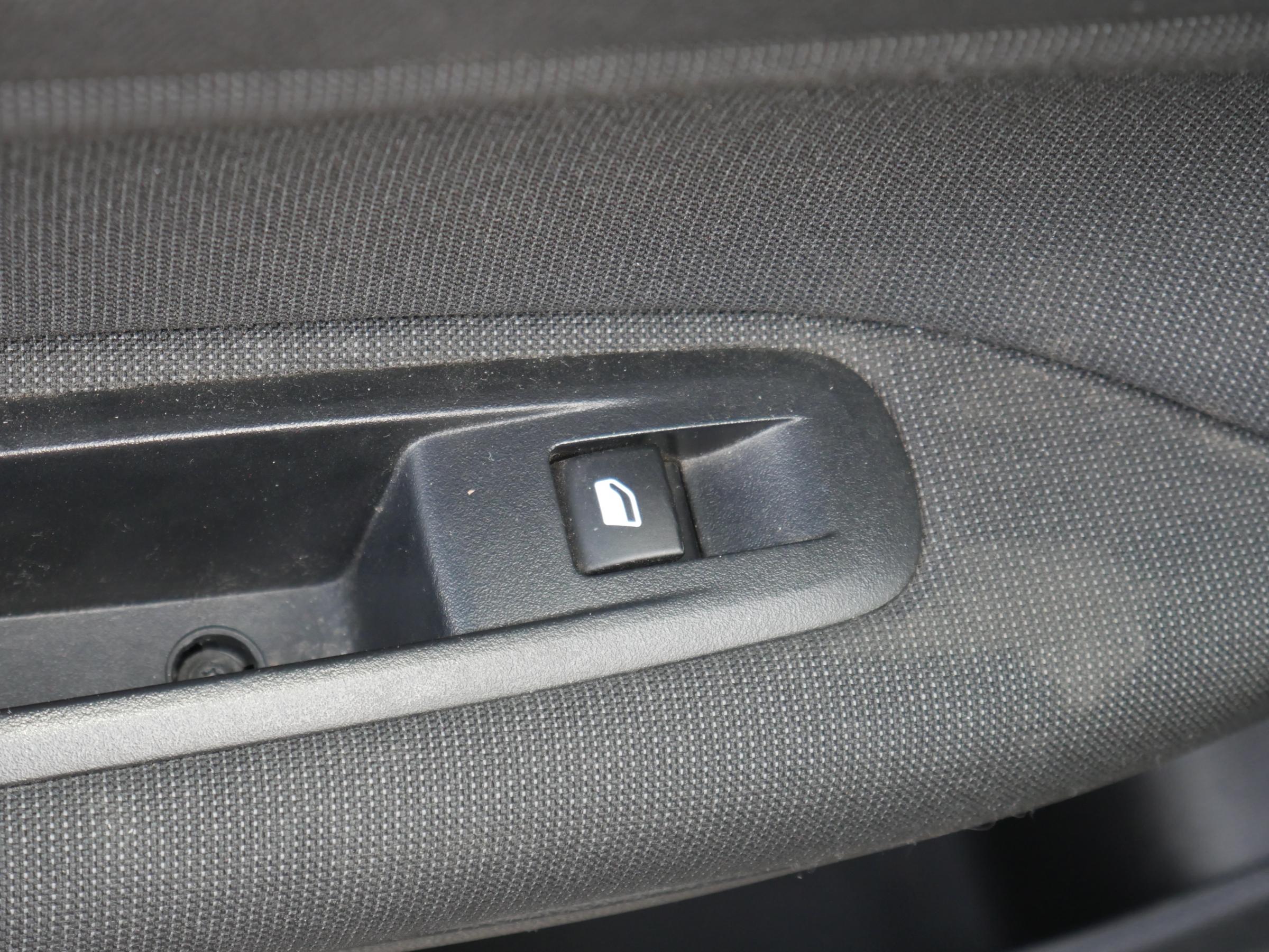 Peugeot 308, 2018 - pohled č. 12