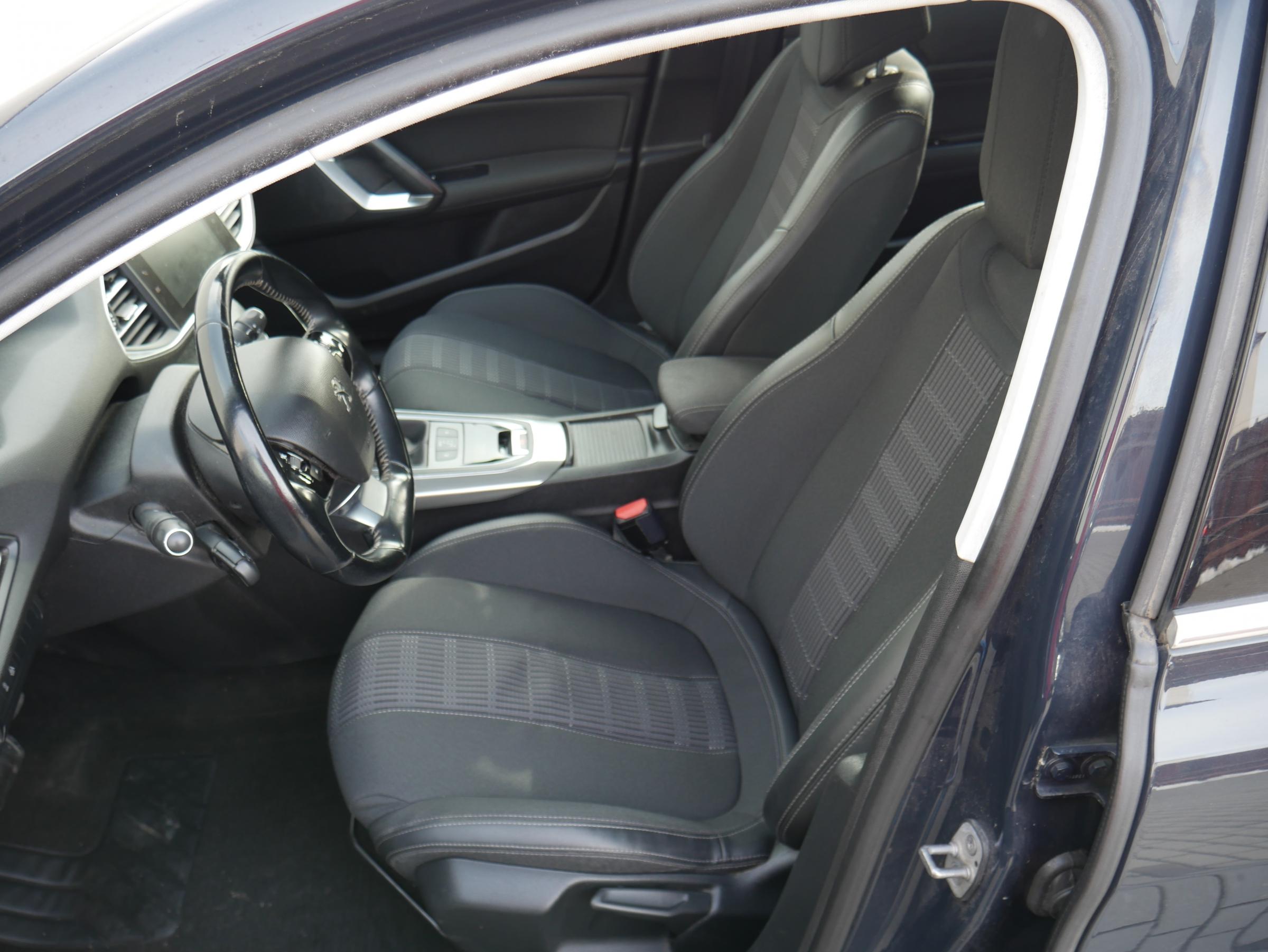 Peugeot 308, 2018 - pohled č. 9