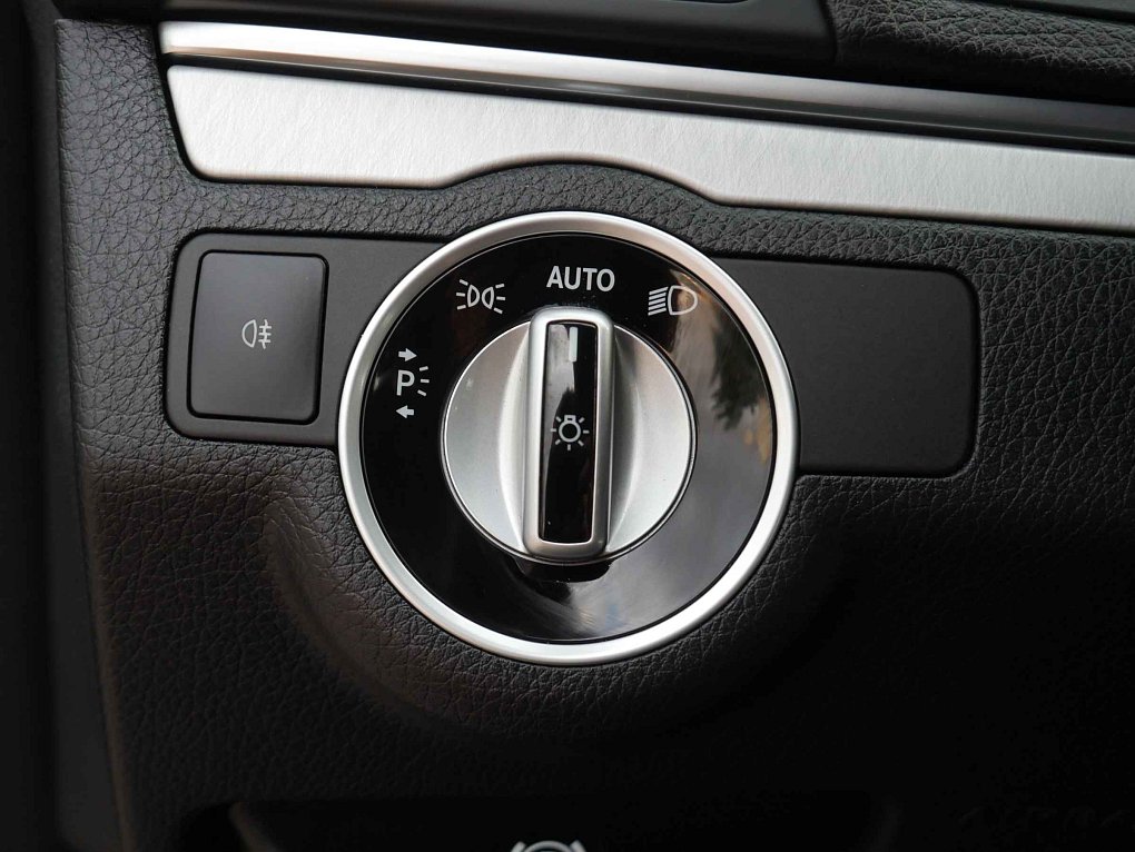 Mercedes-Benz Třída E 3.0 CDi 
