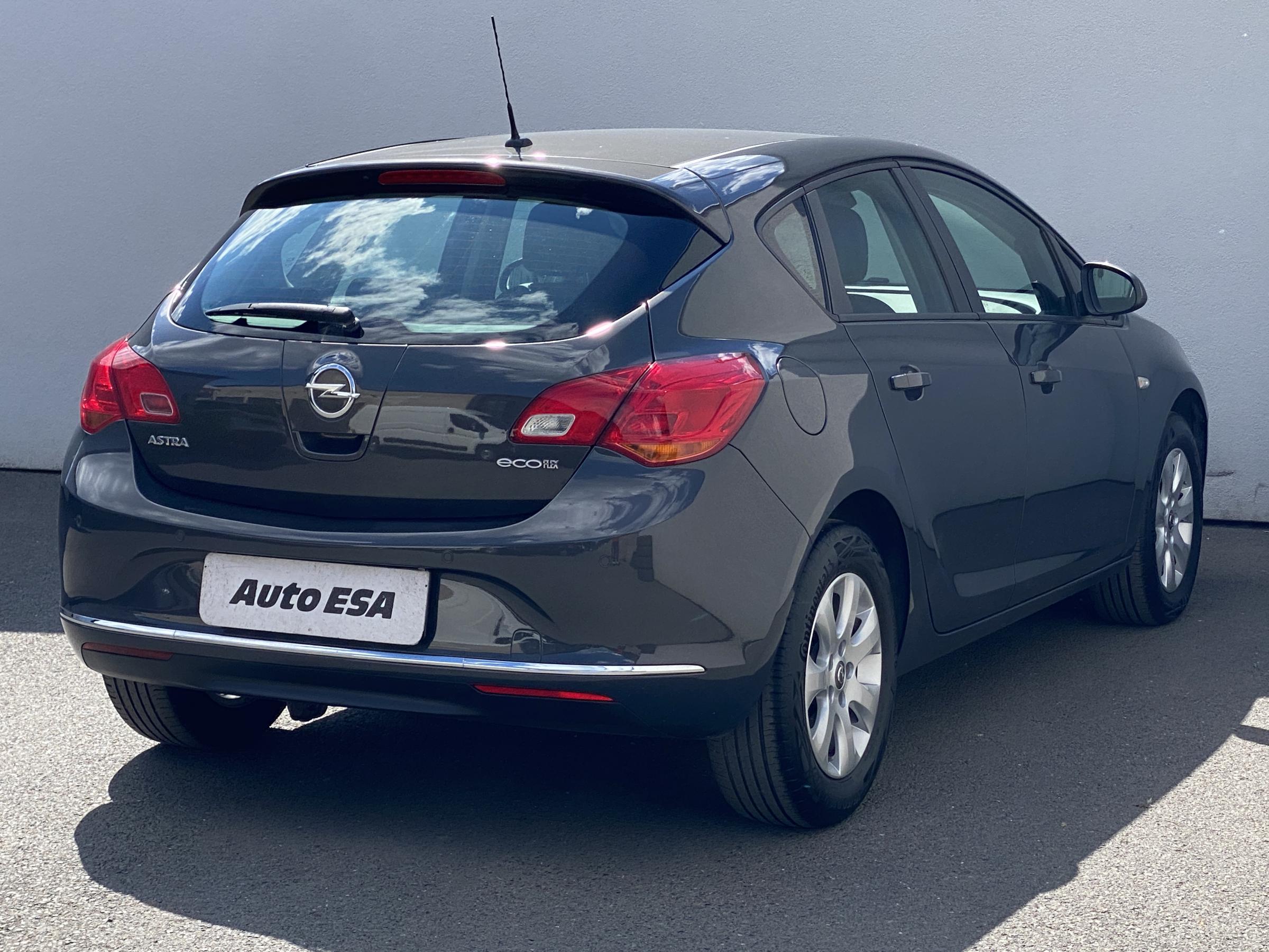 Opel Astra, 2015 - pohled č. 4