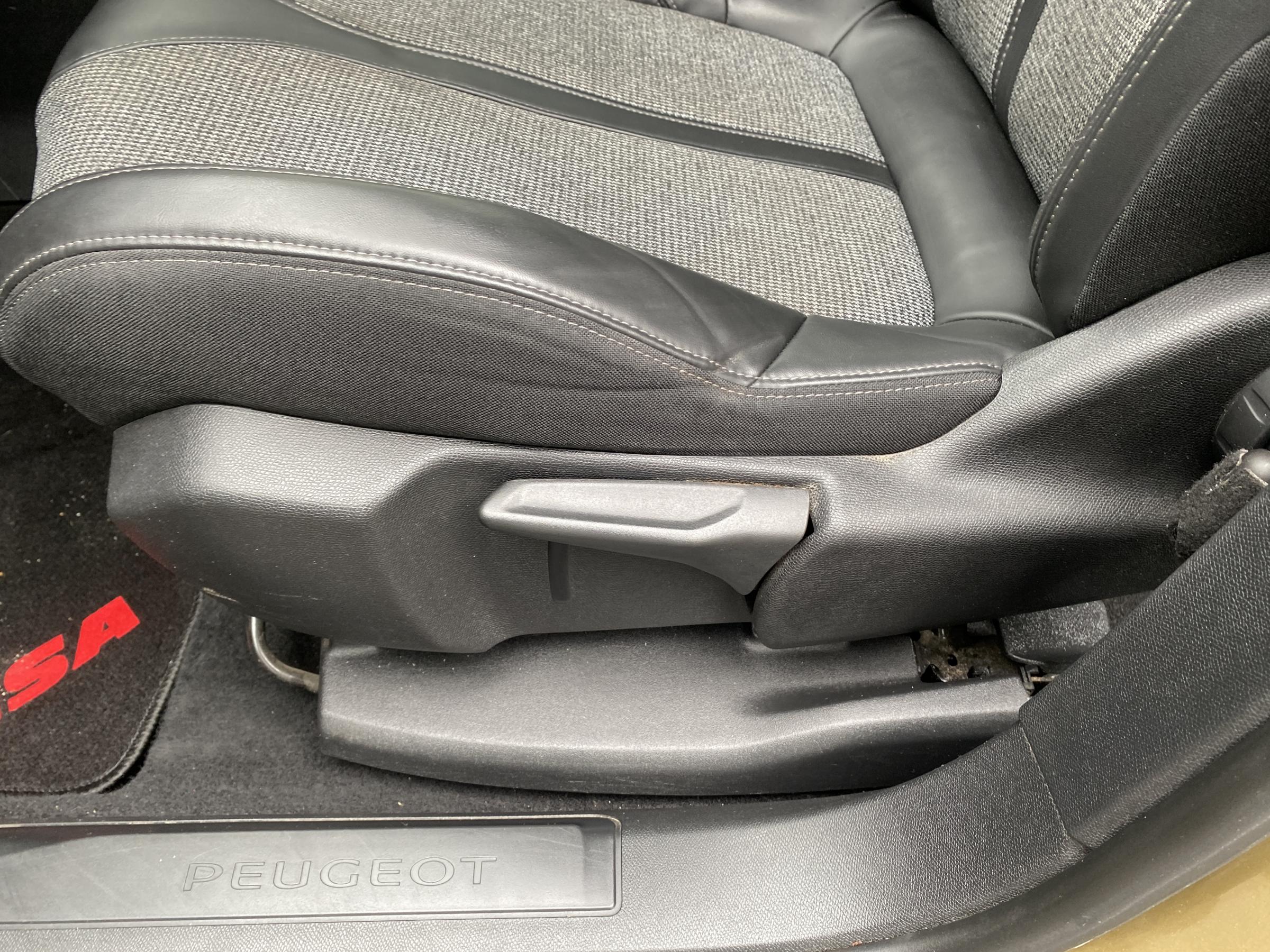 Peugeot 3008, 2017 - pohled č. 16