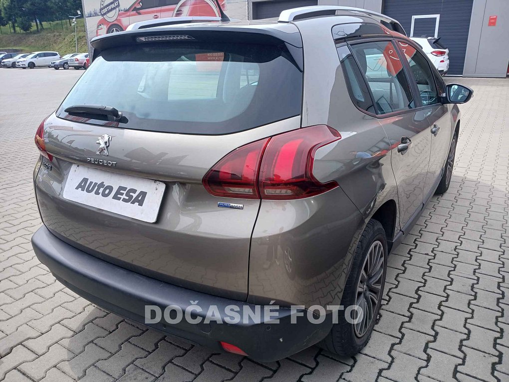 Peugeot 2008 1.2 i 
