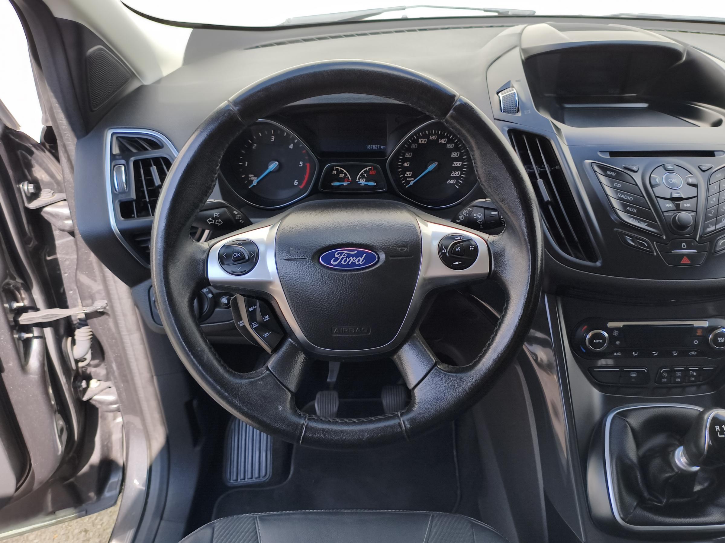 Ford Kuga, 2015 - pohled č. 10