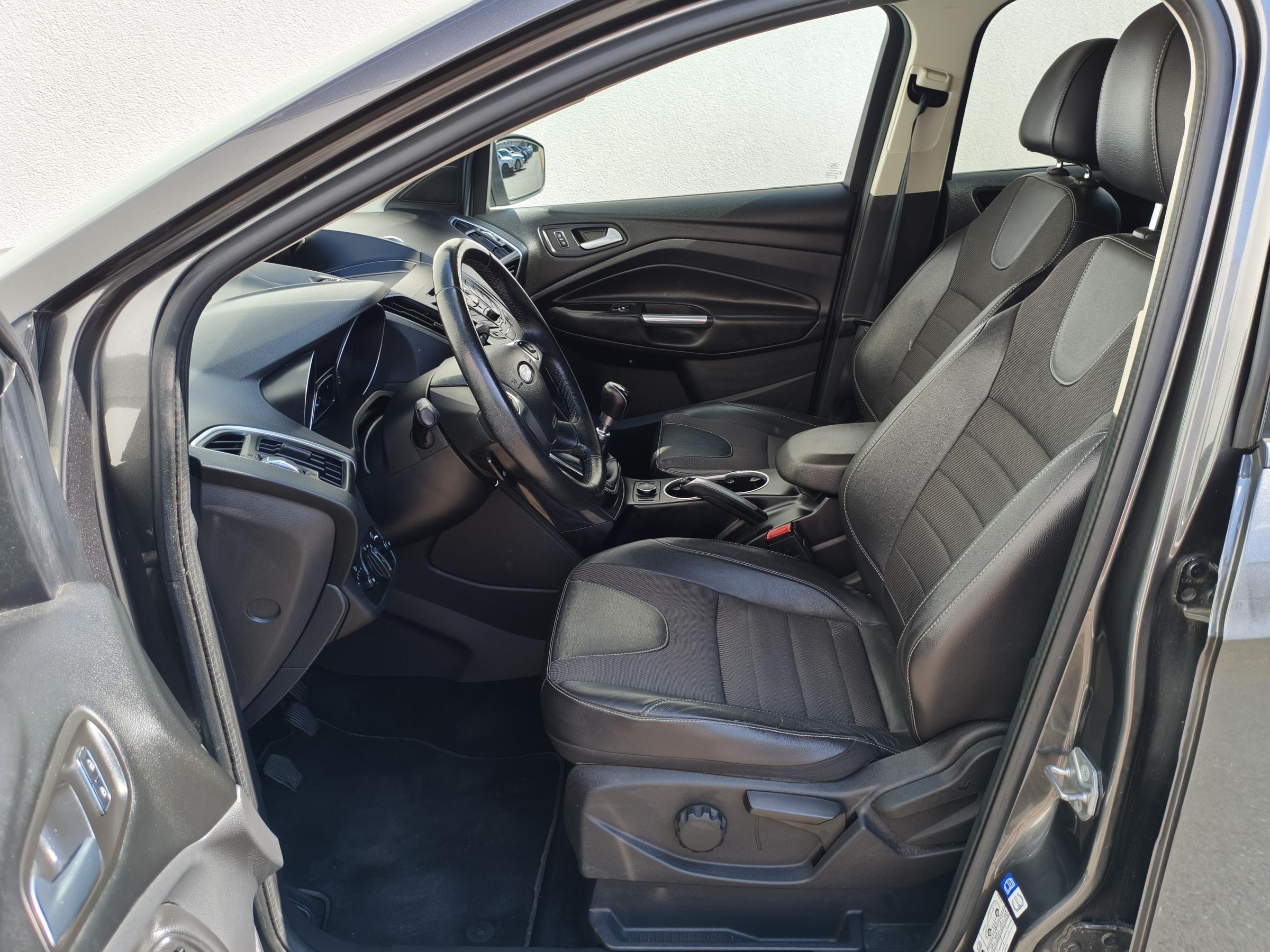 Ford Kuga, 2015 - pohled č. 14