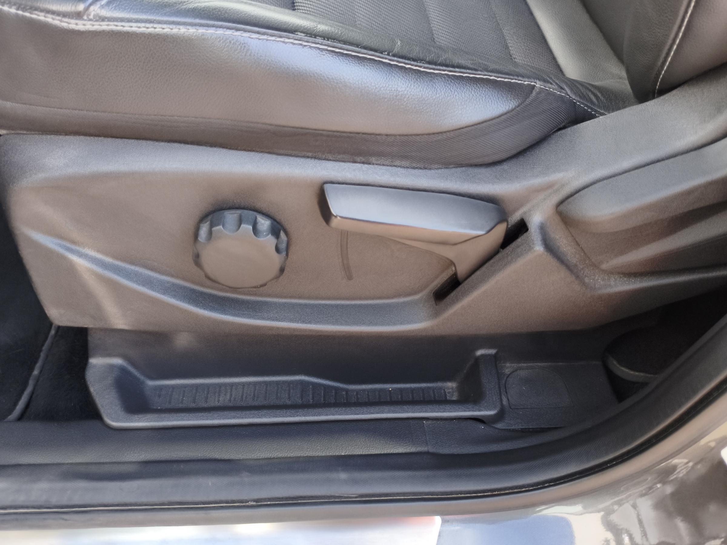 Ford Kuga, 2015 - pohled č. 17