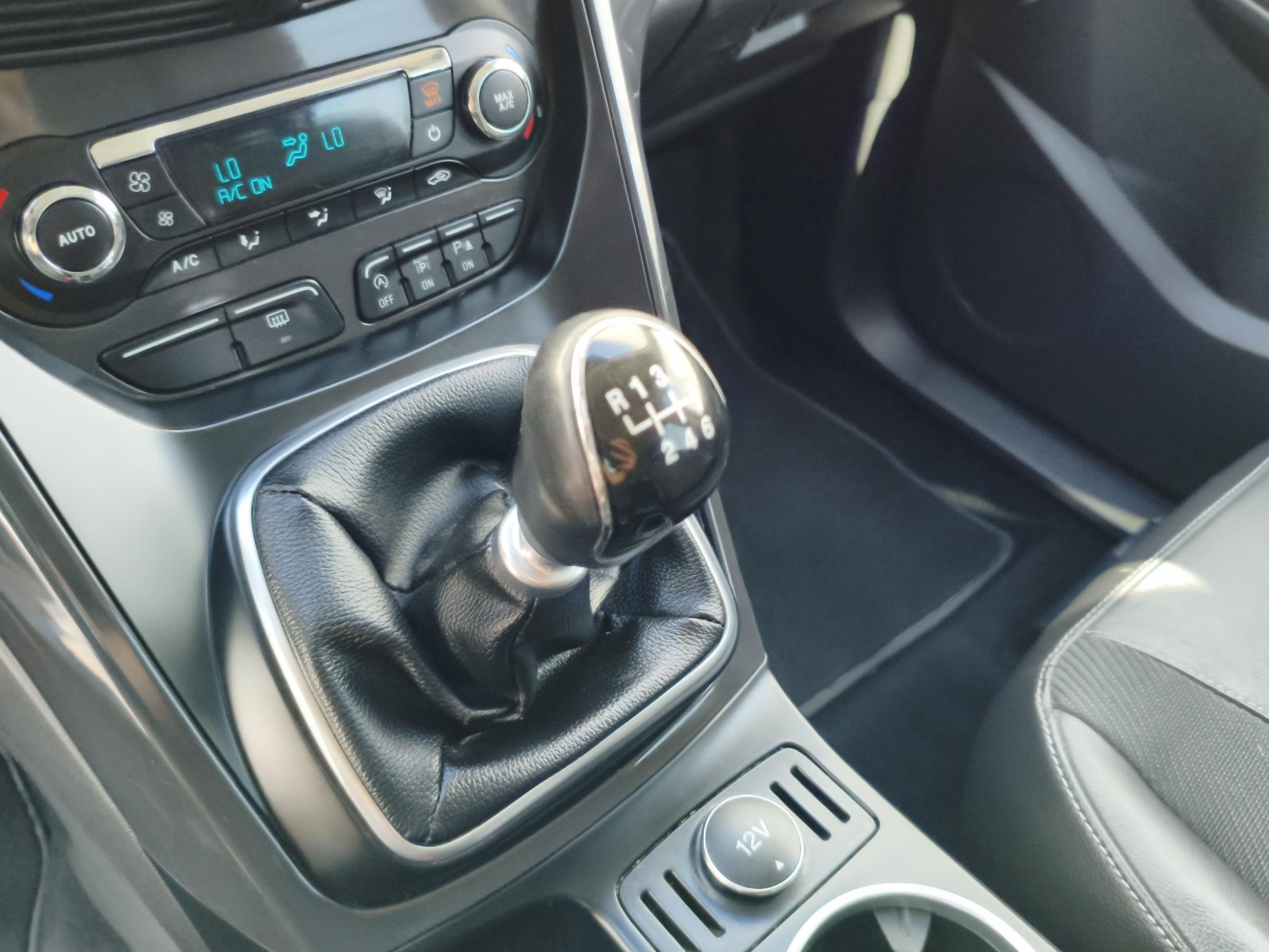 Ford Kuga, 2015 - pohled č. 19