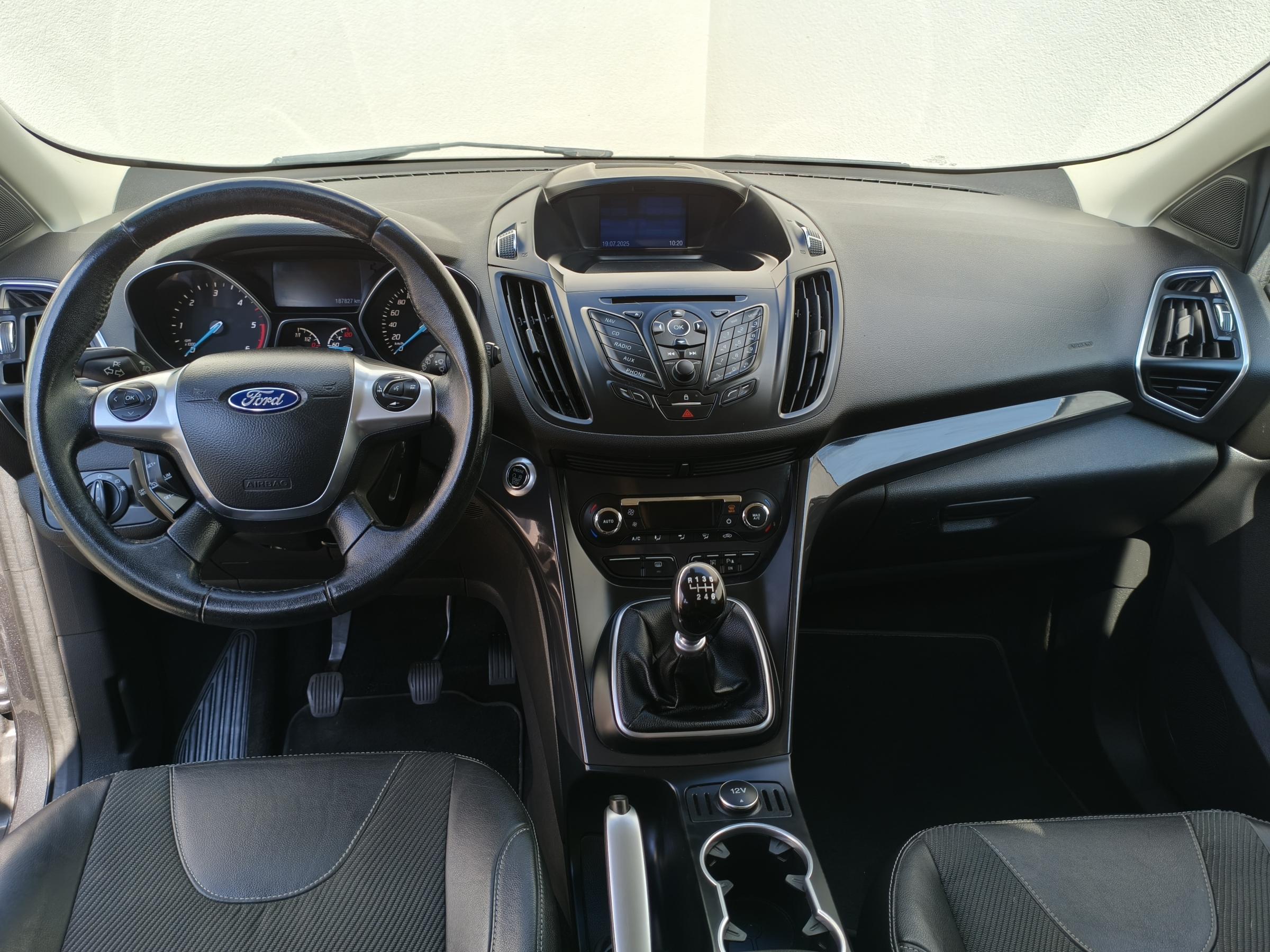 Ford Kuga, 2015 - pohled č. 9