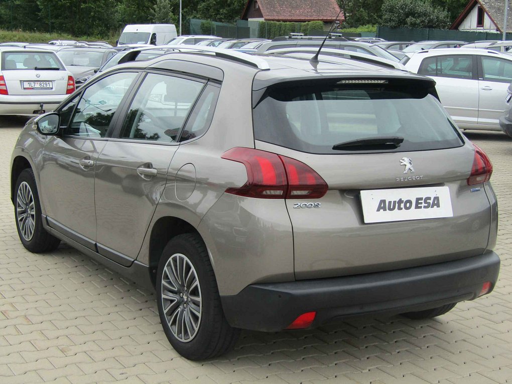 Peugeot 2008 1.2 i 
