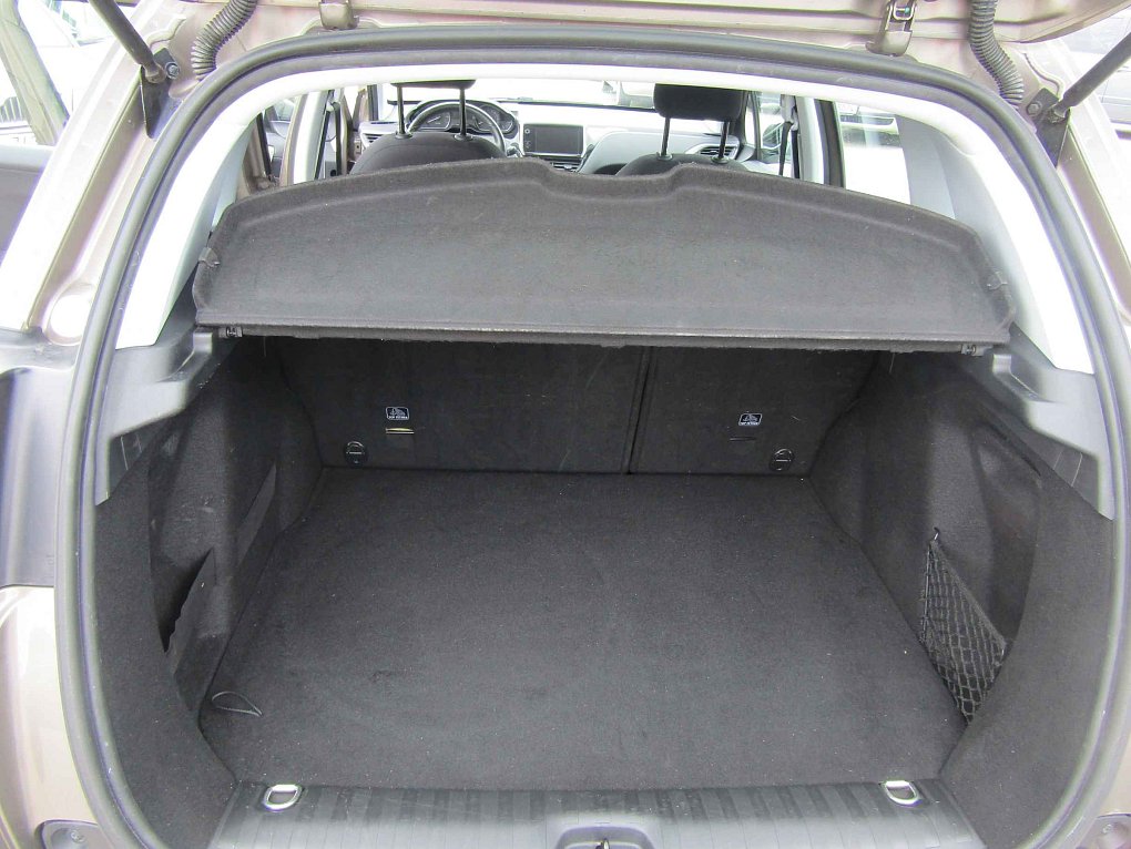 Peugeot 2008 1.2 i 