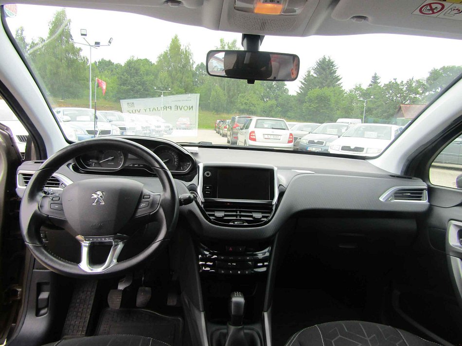 Peugeot 2008 1.2 i 