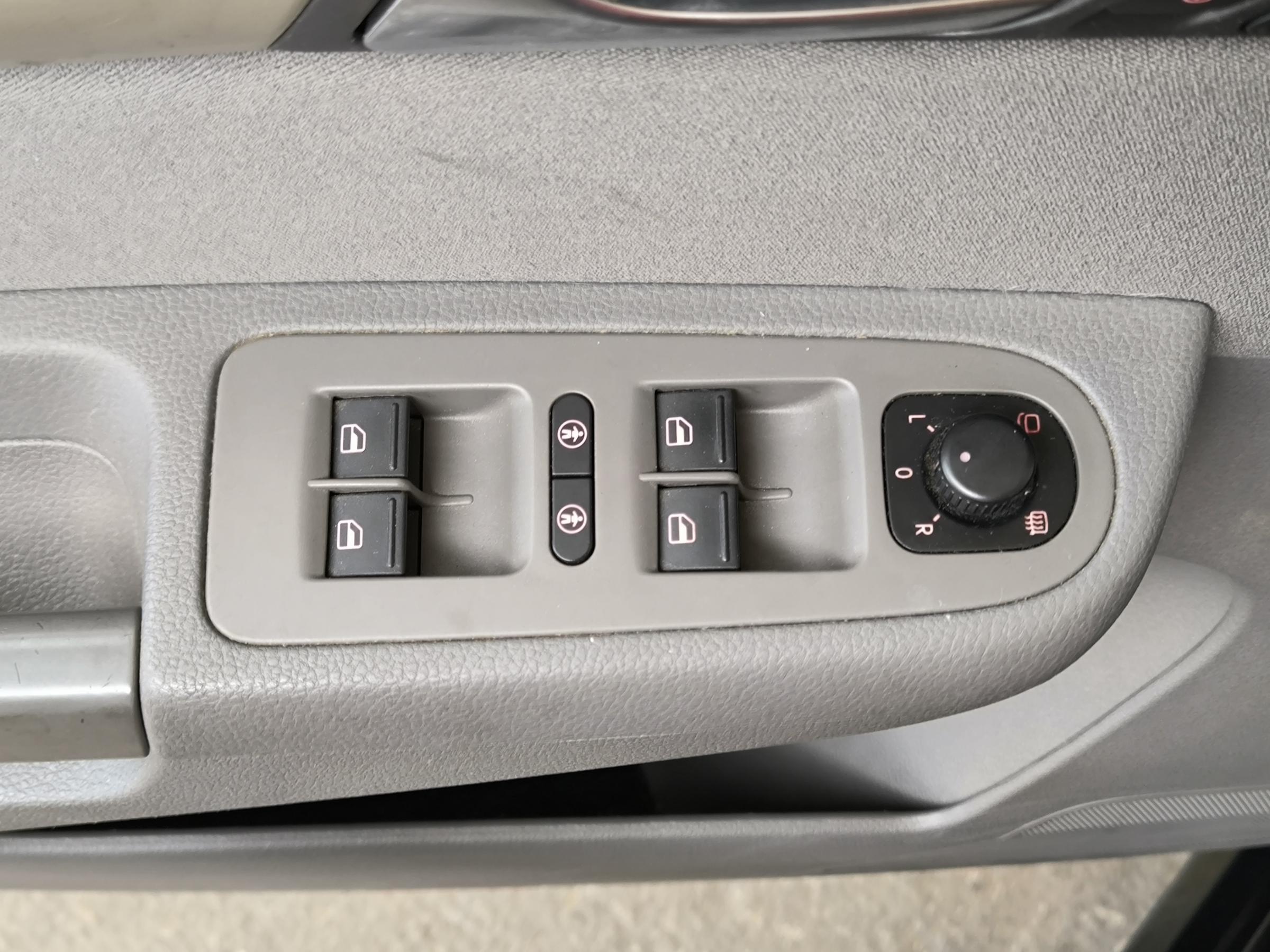 Seat Alhambra, 2013 - pohled č. 17