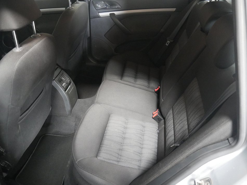 Škoda Octavia II 1.6 TDi Elegance