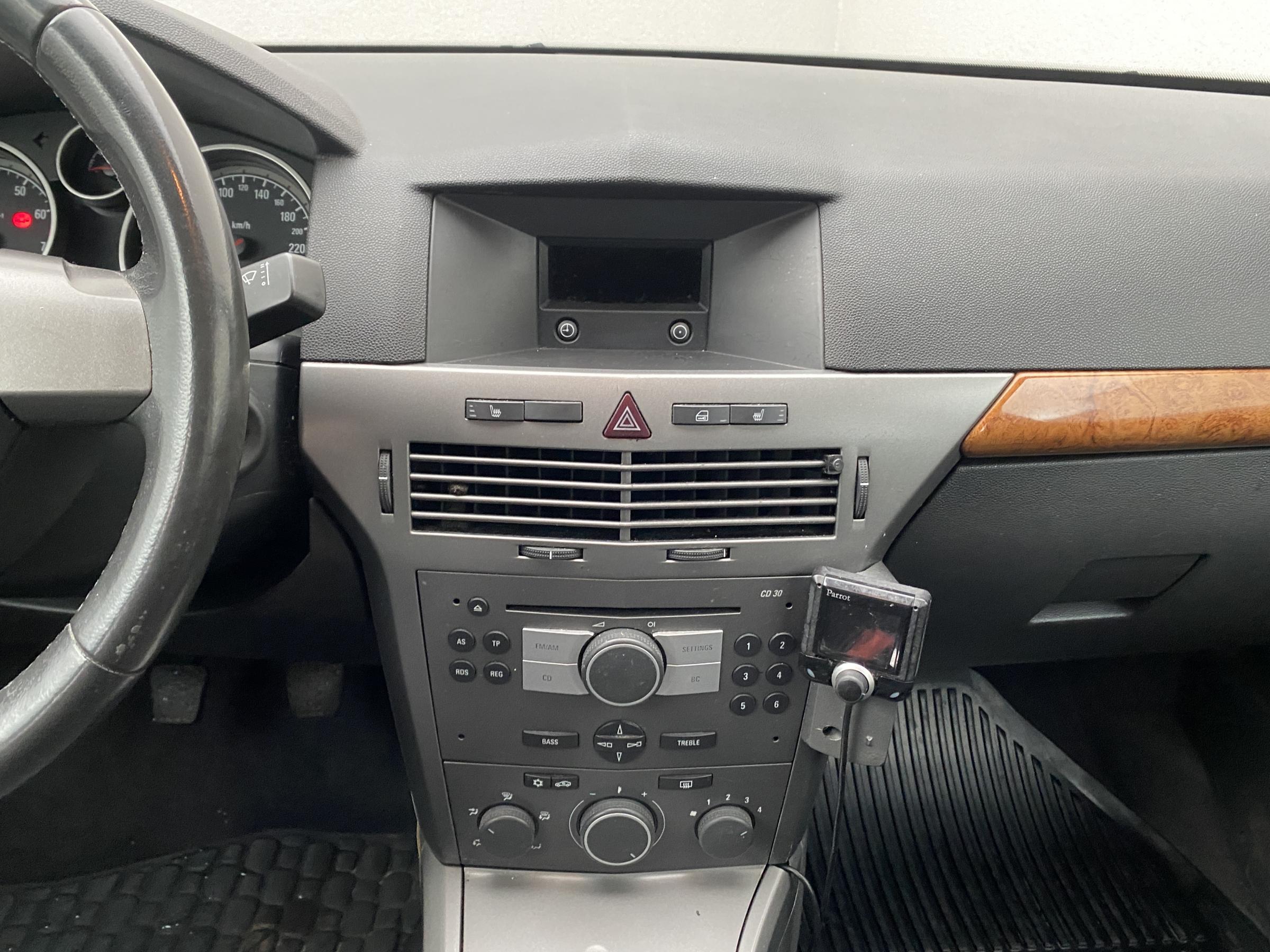 Opel Astra, 2005 - pohled č. 10