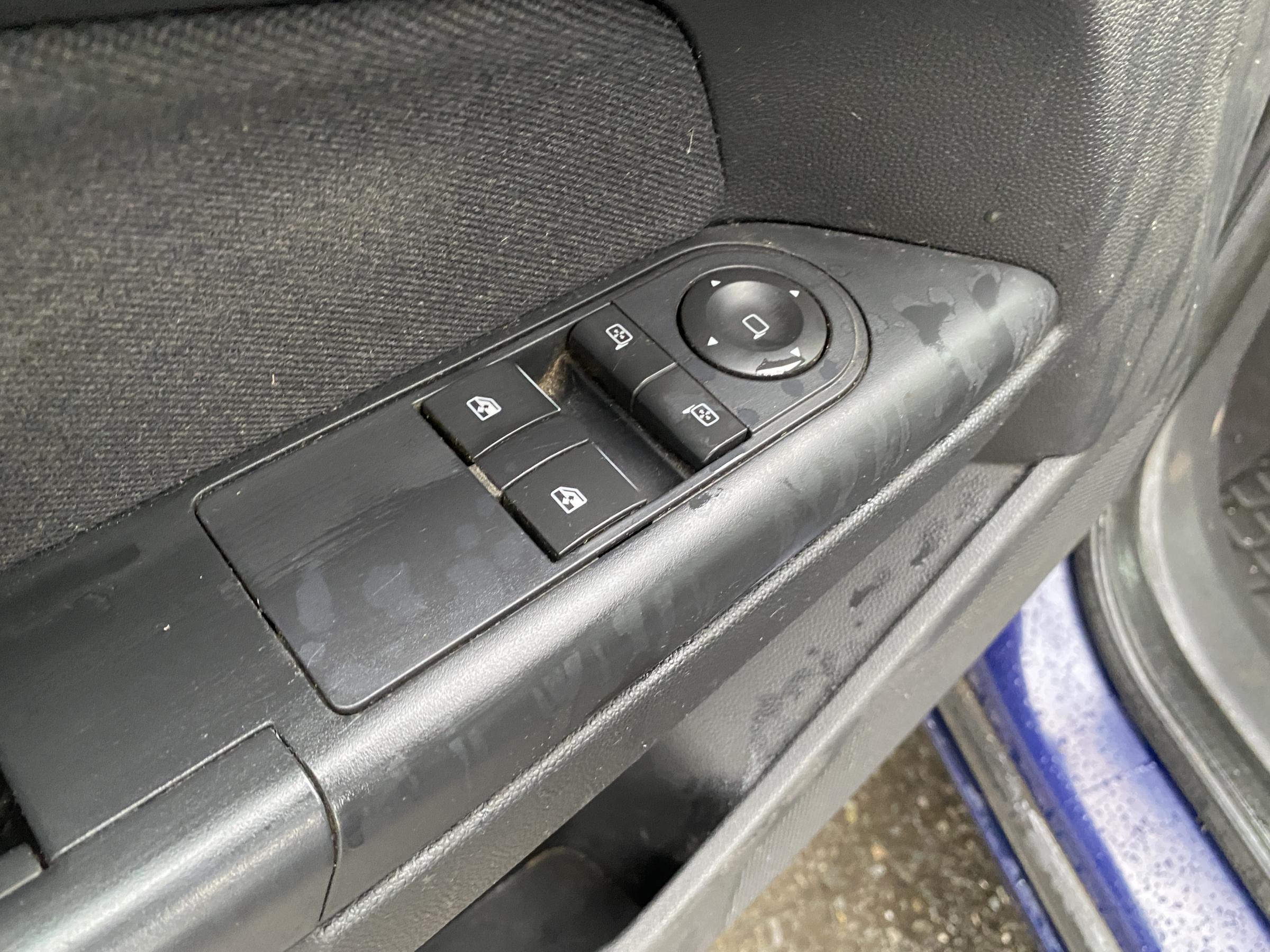 Opel Astra, 2005 - pohled č. 13