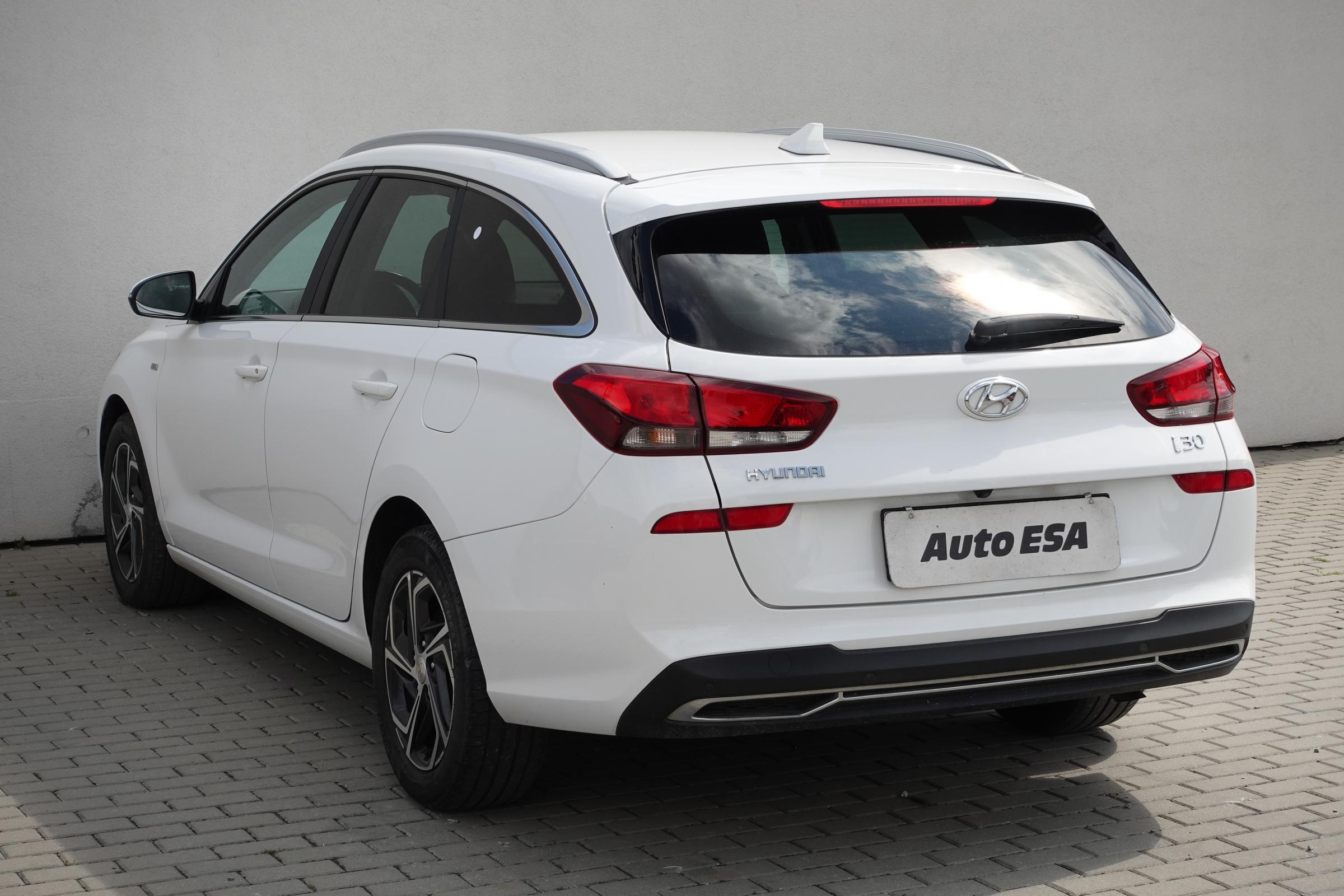 Hyundai i30, 2021 - pohled č. 4