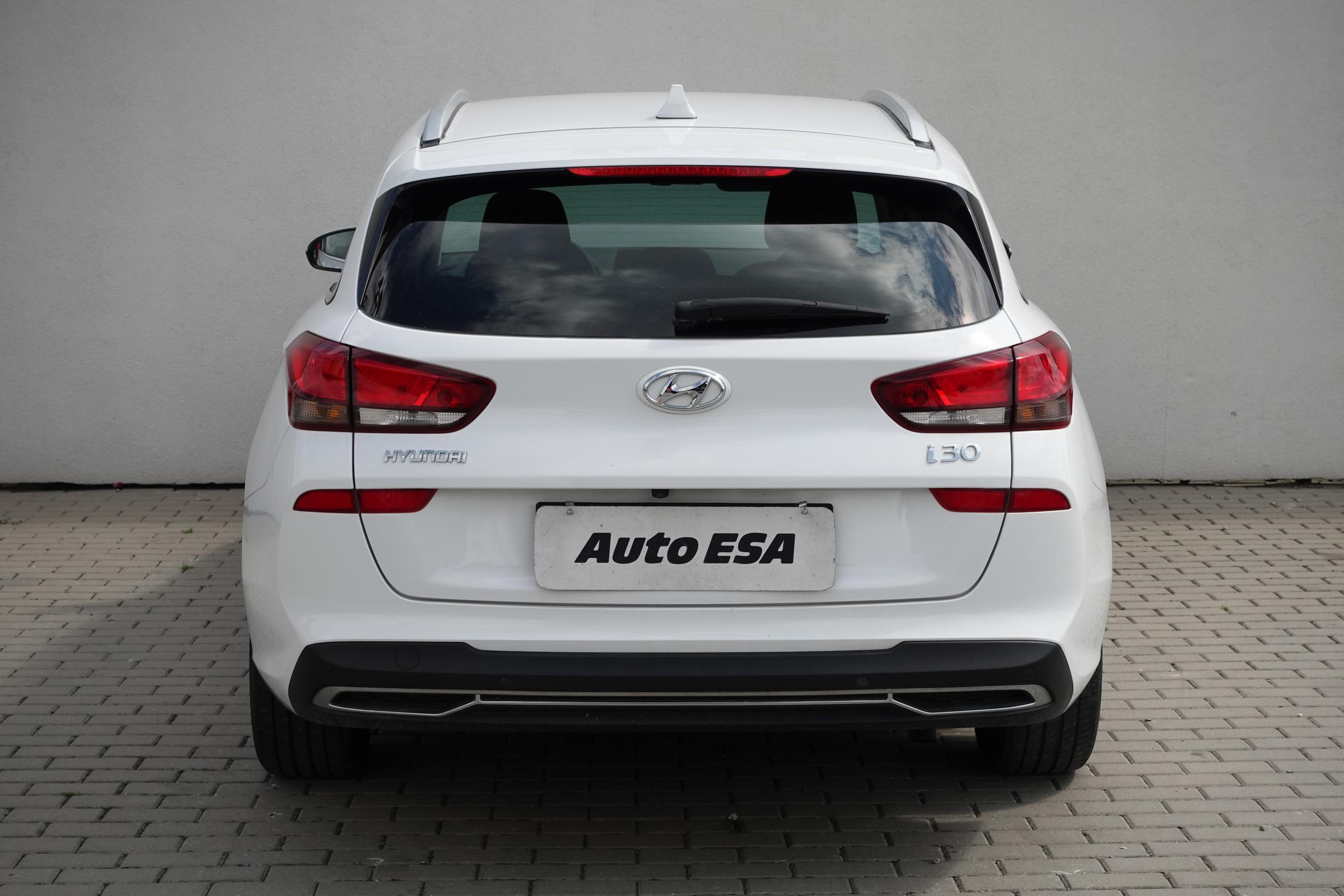 Hyundai i30, 2021 - pohled č. 5