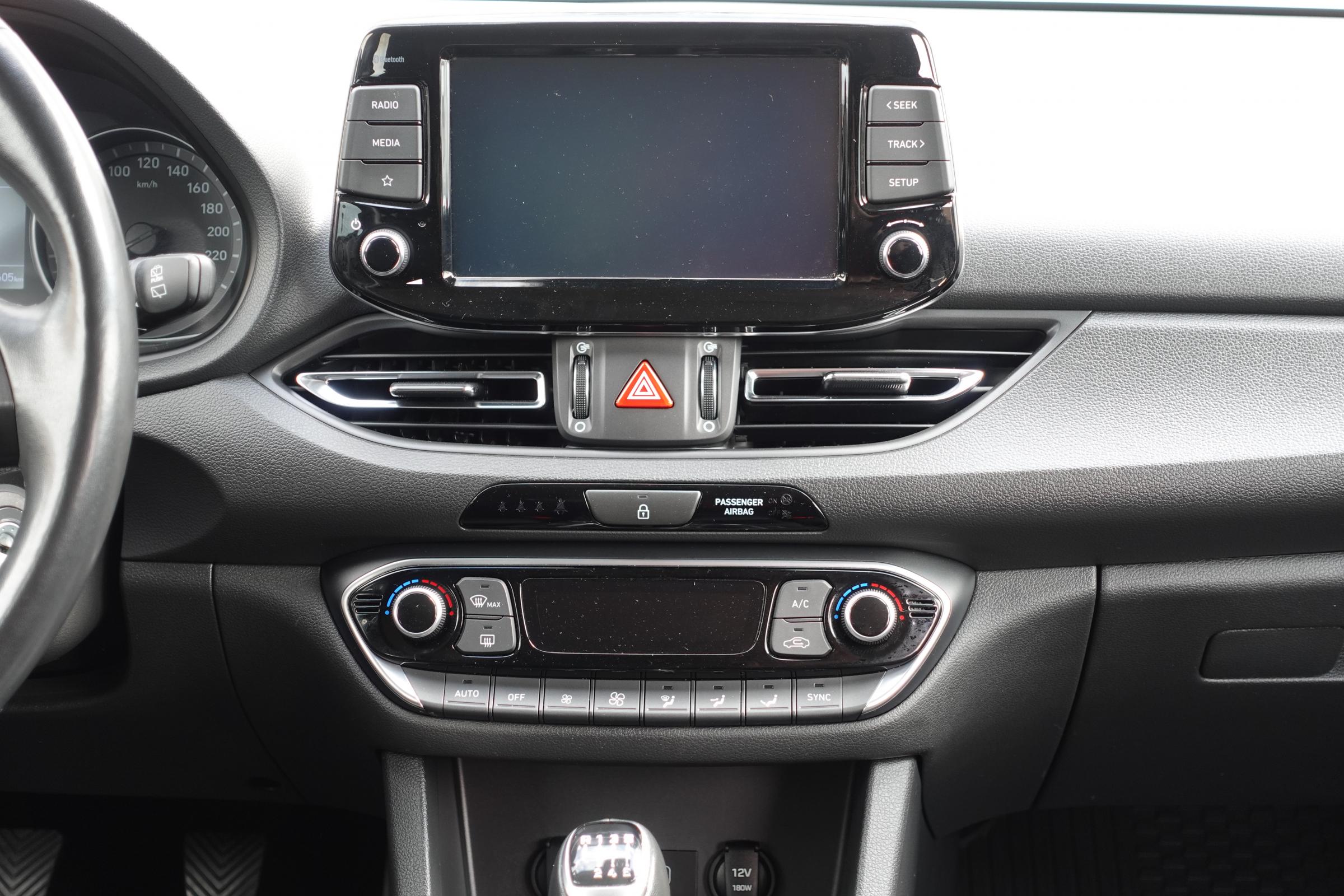 Hyundai i30, 2021 - pohled č. 9